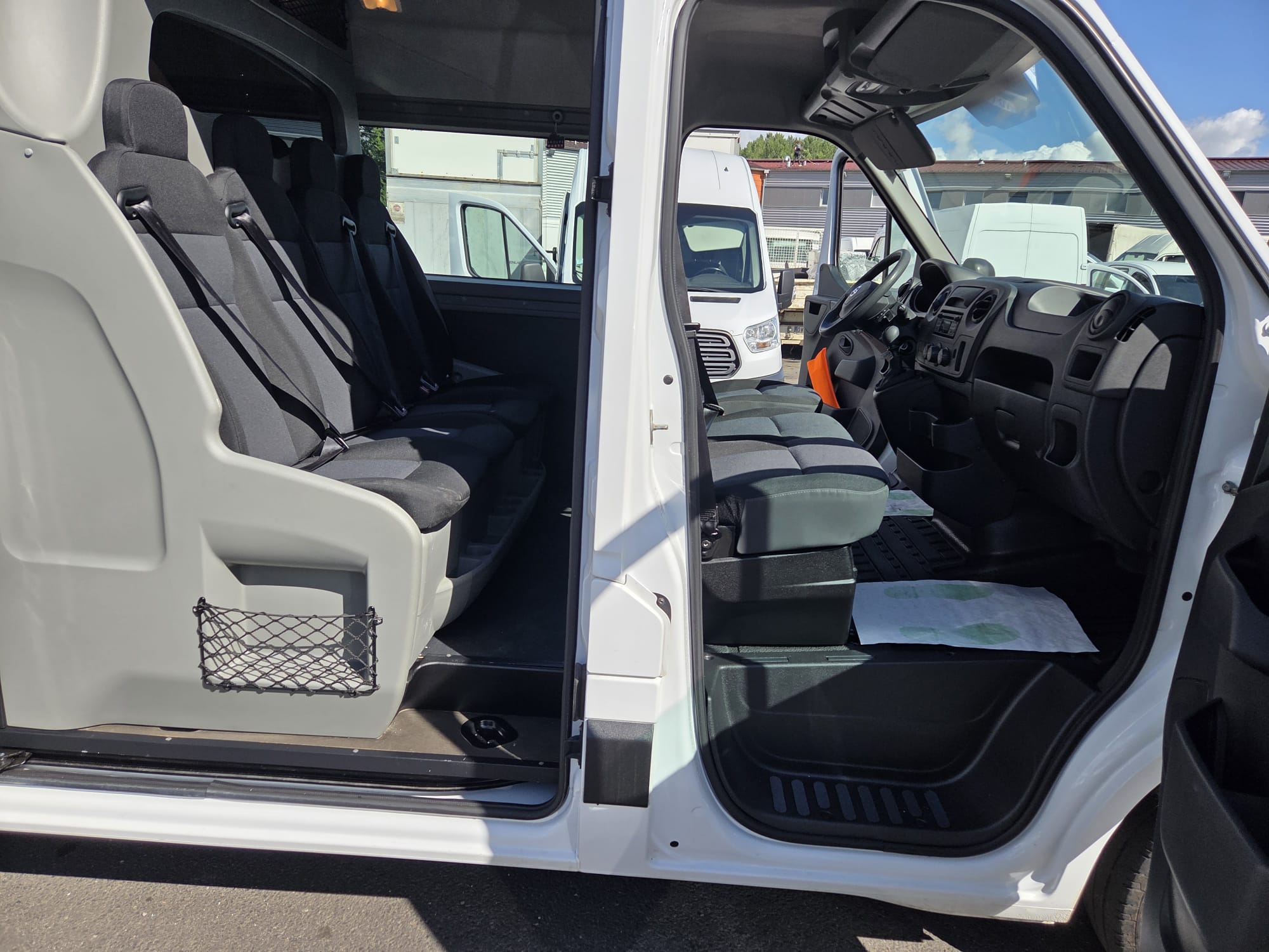 
								Nissan NV400 OPTIMA plein									