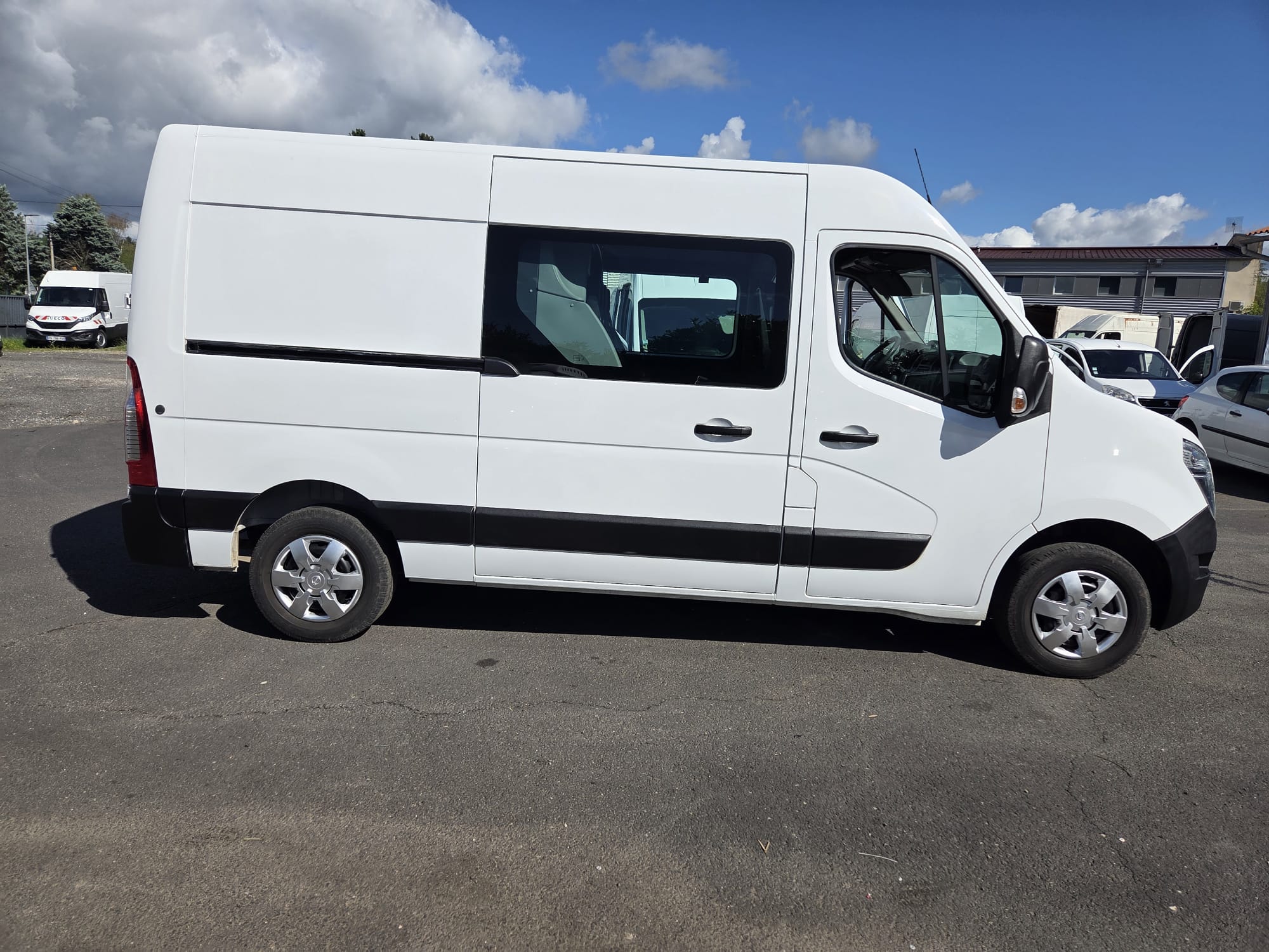 
								Nissan NV400 OPTIMA plein									