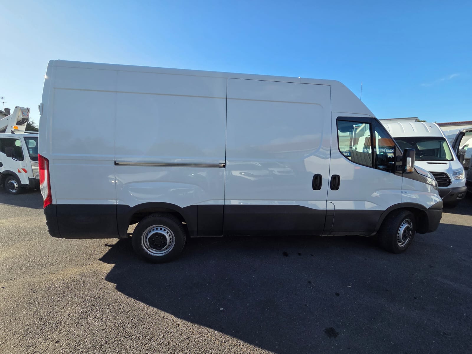 
								IVECO 35S14 2,3L plein									