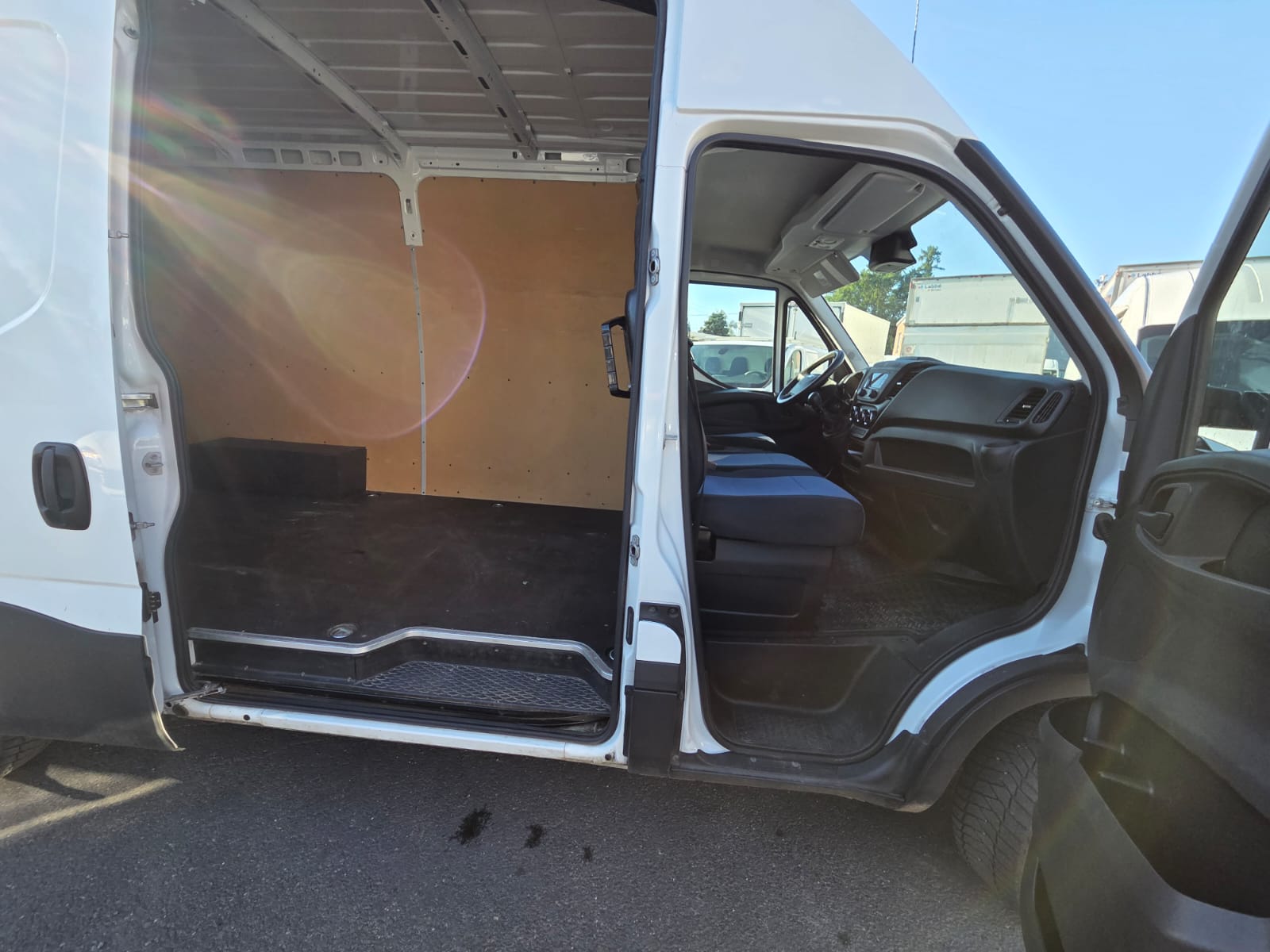 
								IVECO 35S14 2,3L plein									