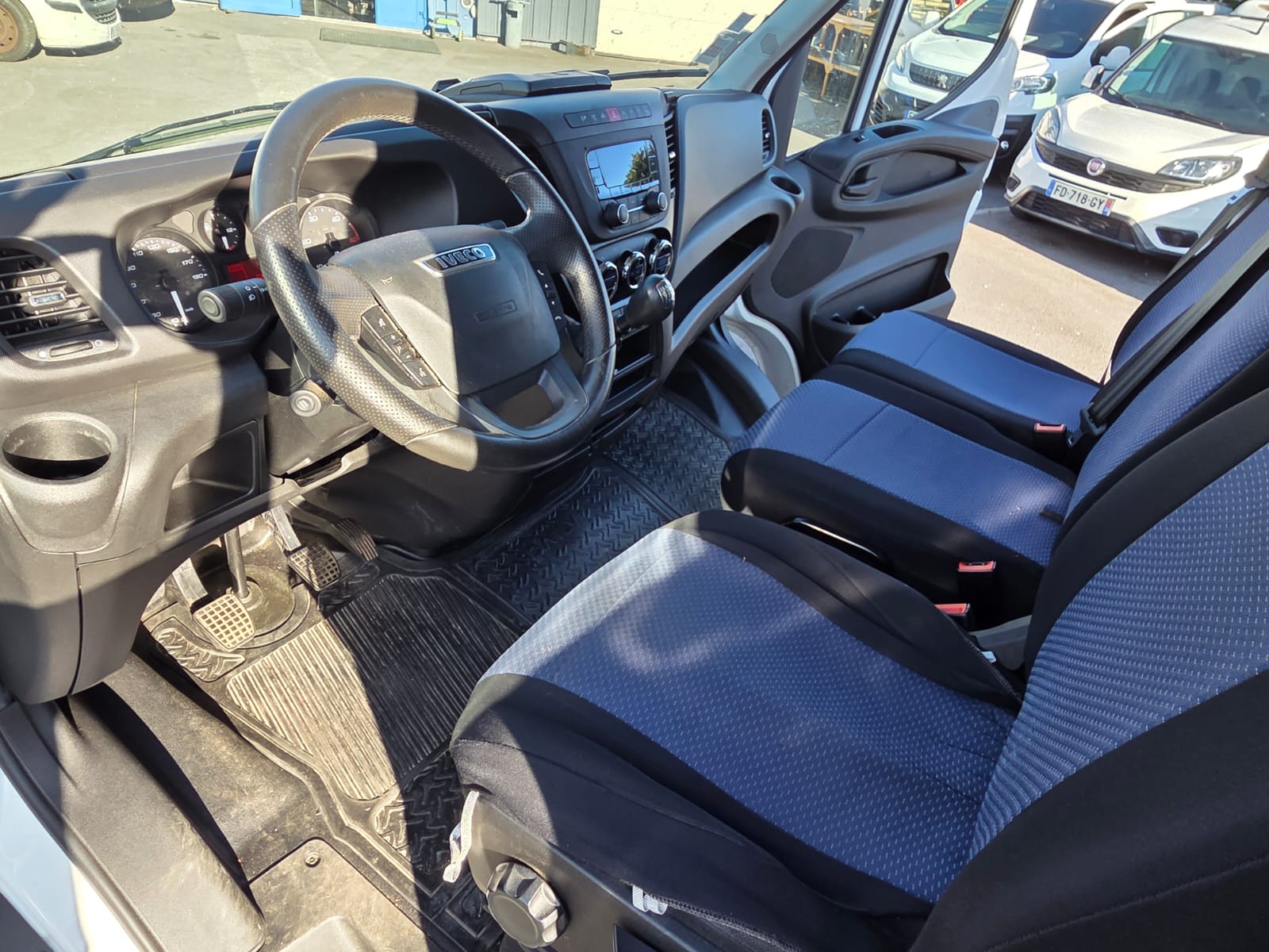
								IVECO 35S14 2,3L plein									