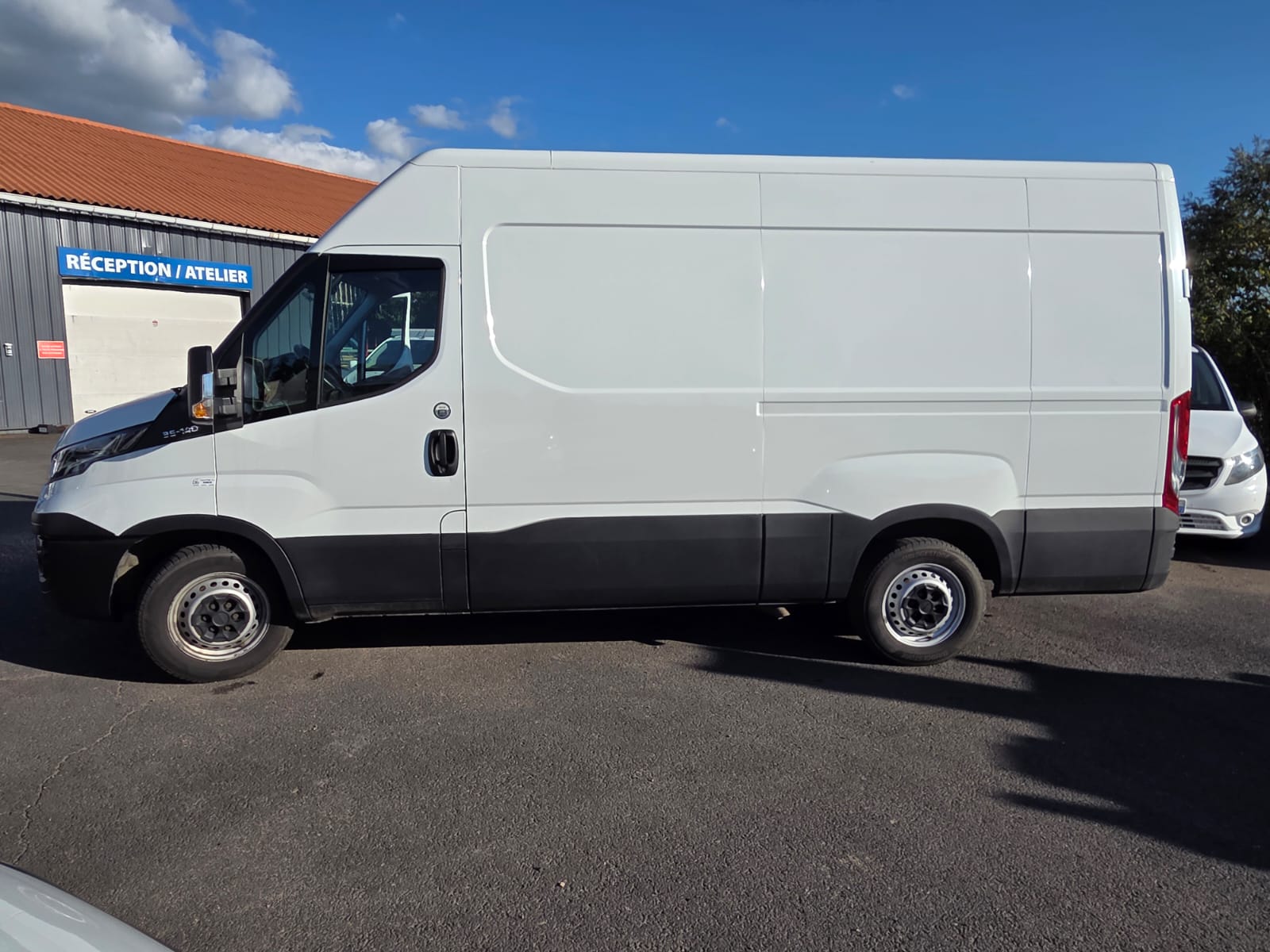 
								IVECO 35S14 2,3L plein									