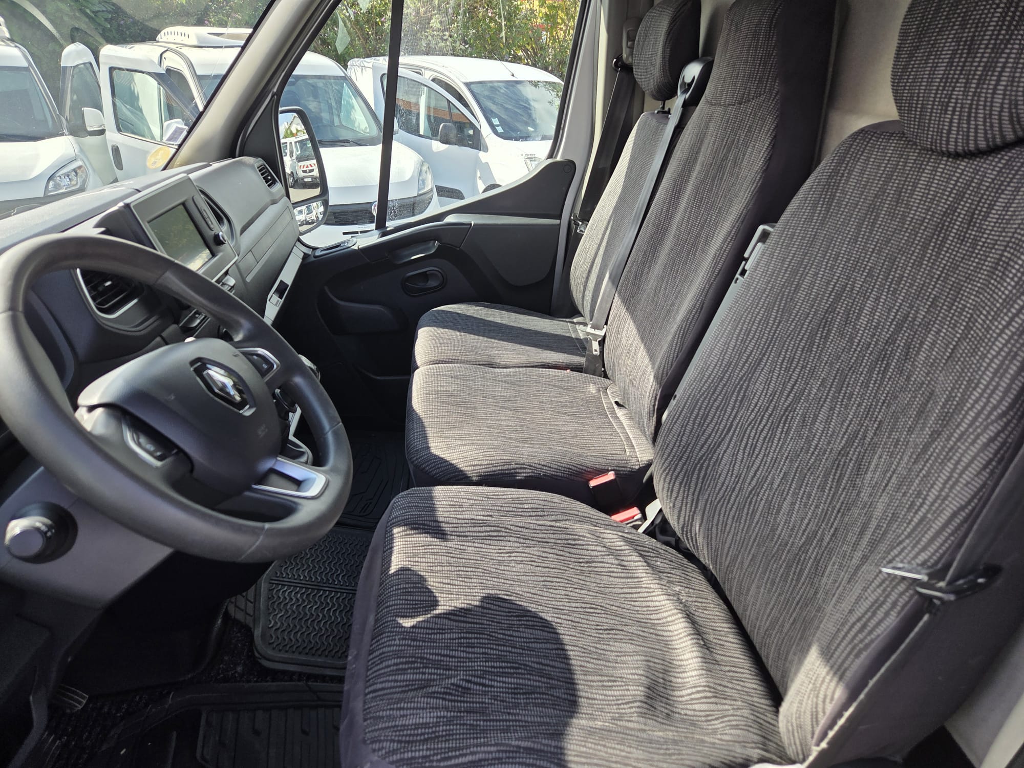
								Renault Master L3H2 plein									