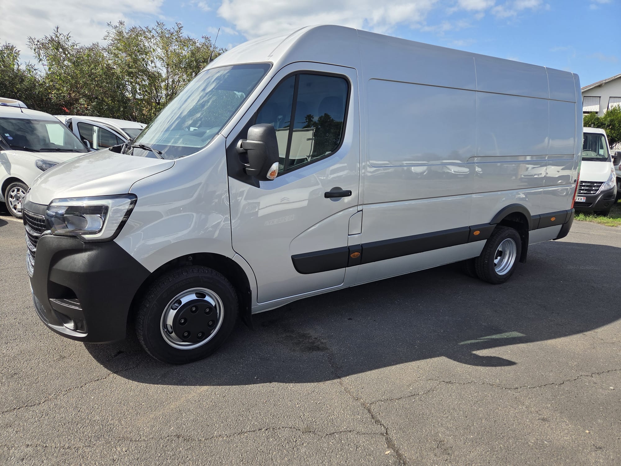 
								Renault Master L3H2 plein									