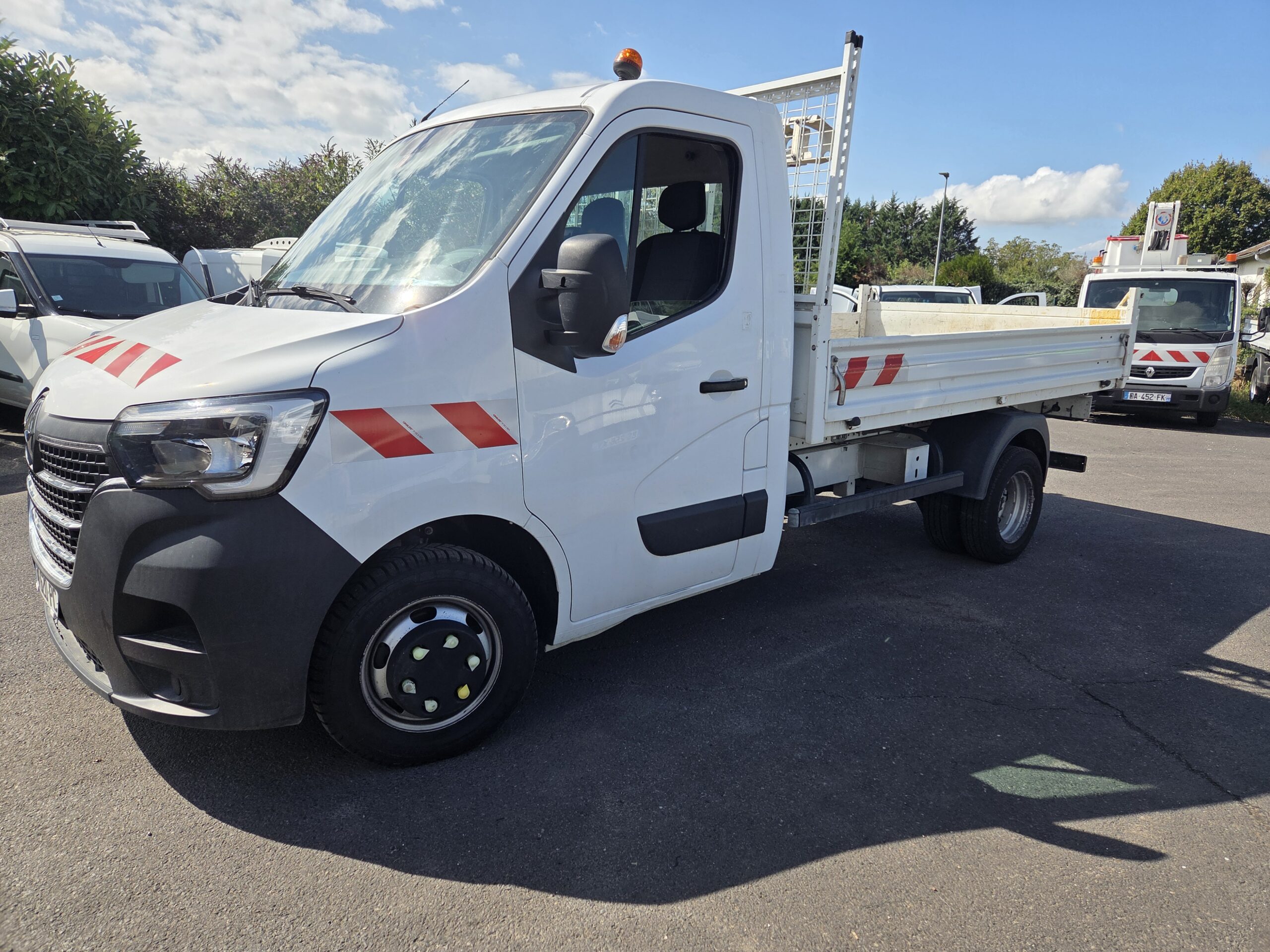 
								RENAULT MASTER BENNE 2.3L 130CV plein									