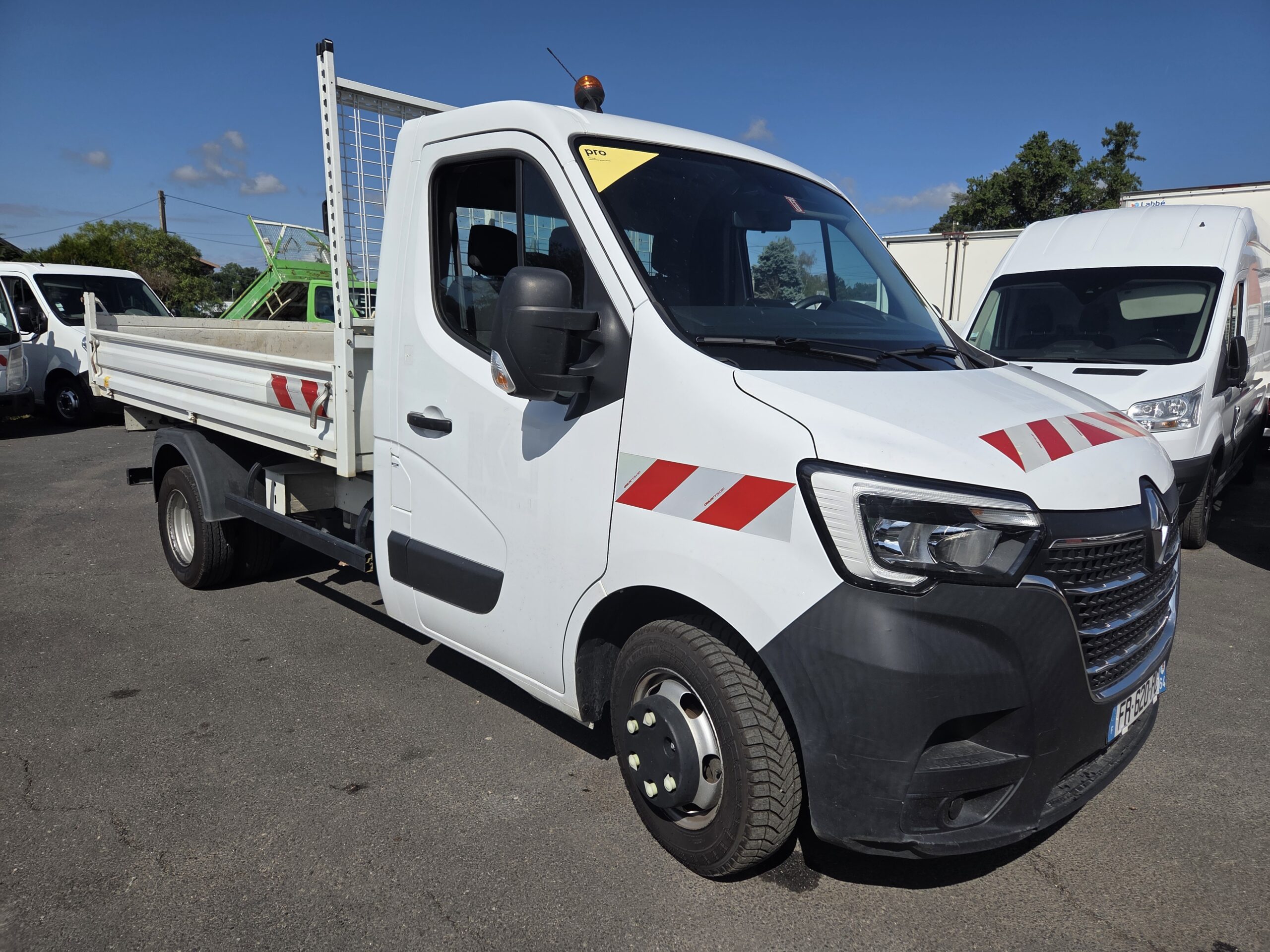 
								RENAULT MASTER BENNE 2.3L 130CV plein									