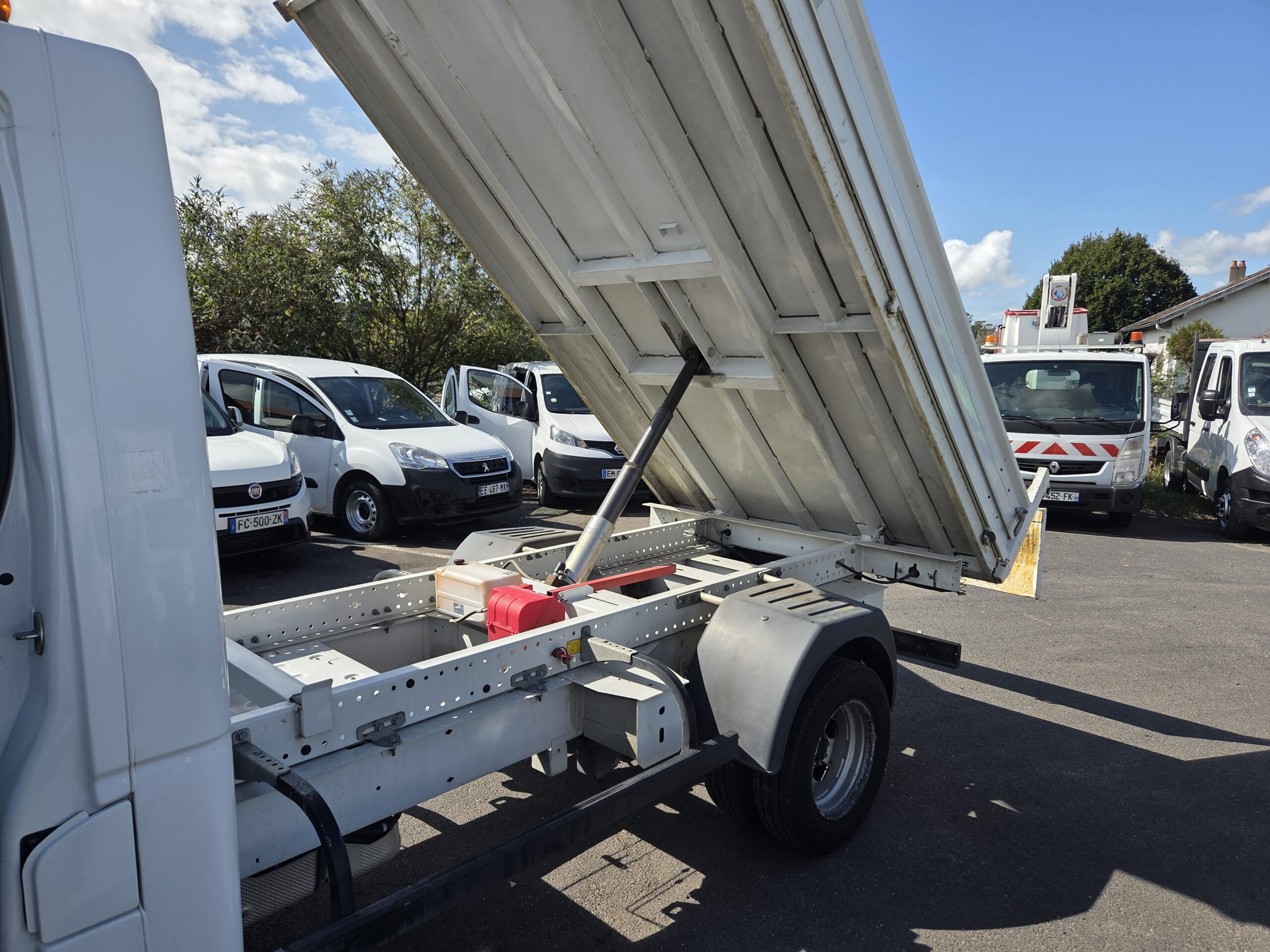 
								RENAULT MASTER BENNE 2.3L 130CV plein									