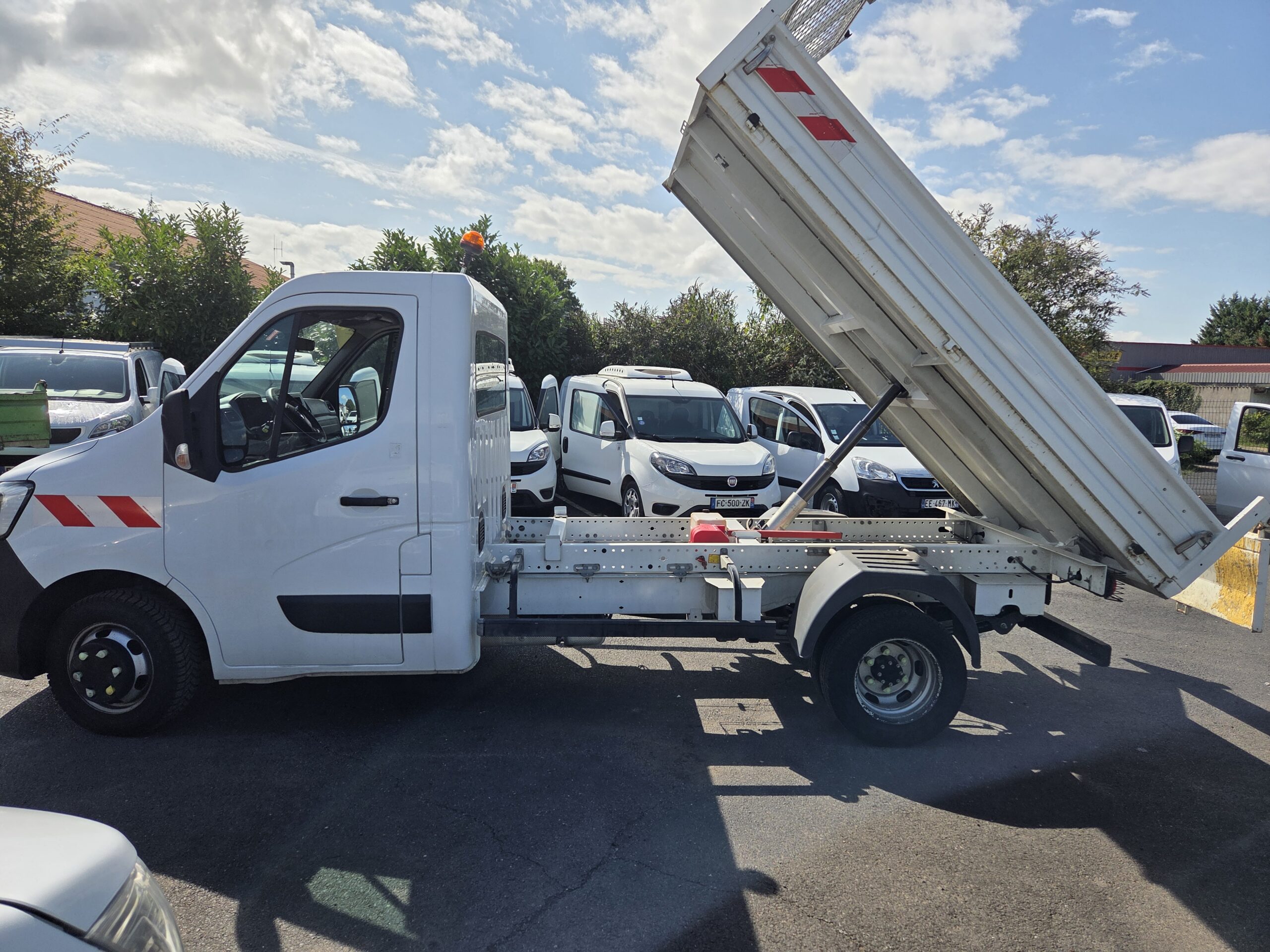 
								RENAULT MASTER BENNE 2.3L 130CV plein									