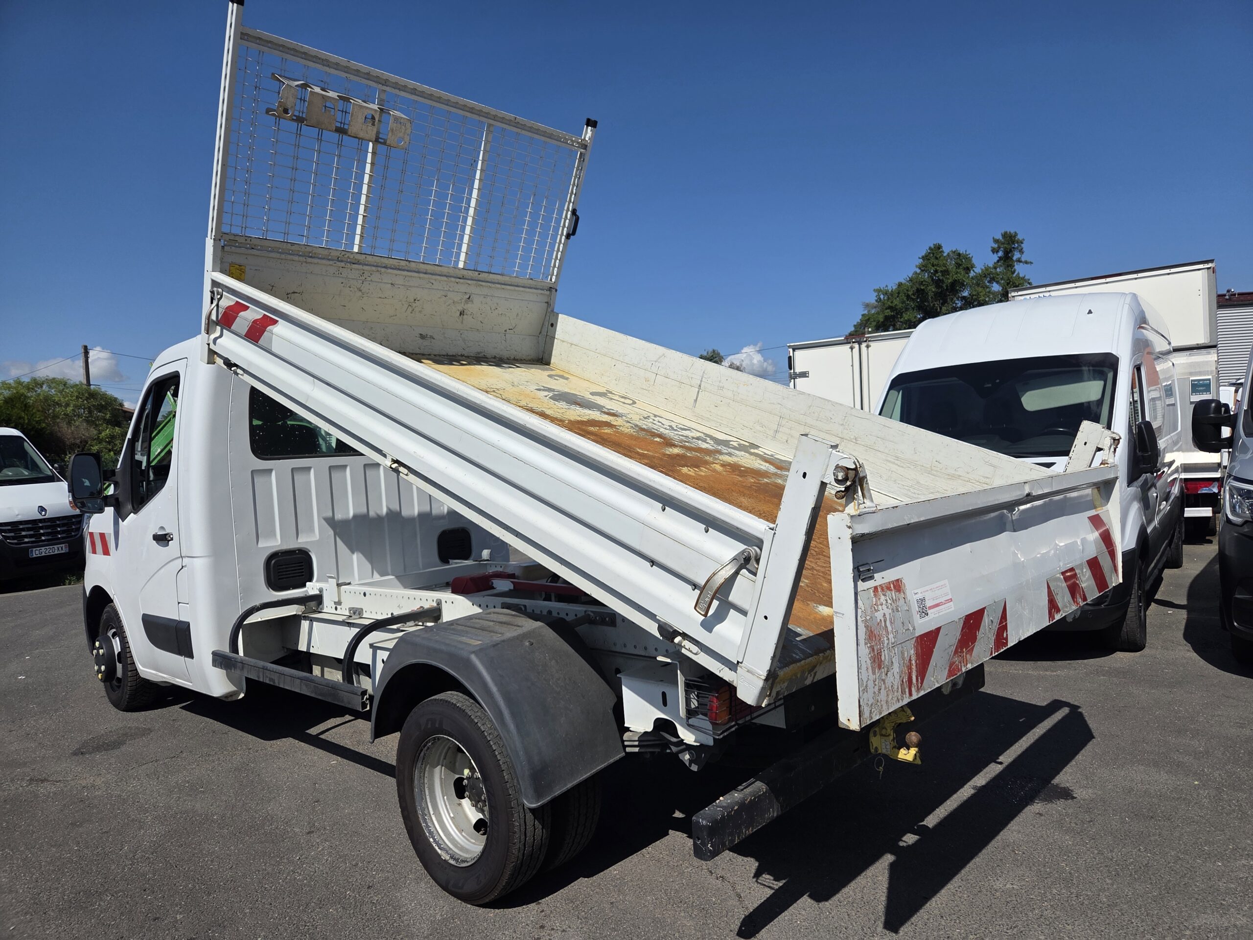 
								RENAULT MASTER BENNE 2.3L 130CV plein									