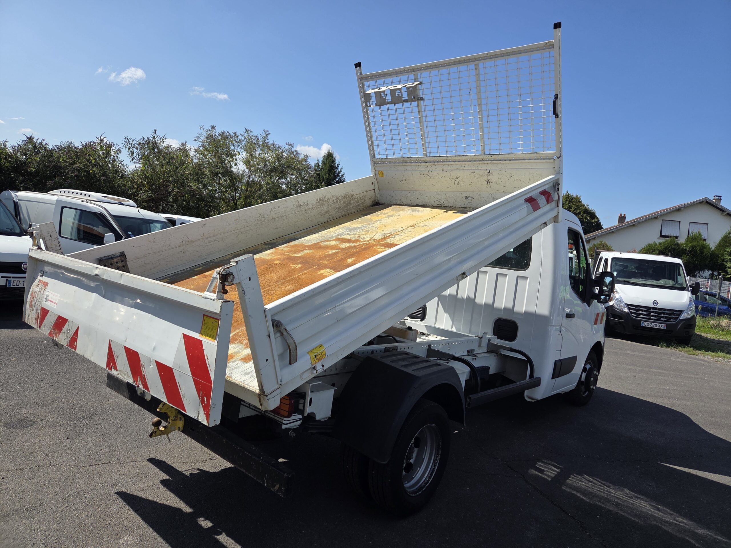 
								RENAULT MASTER BENNE 2.3L 130CV plein									