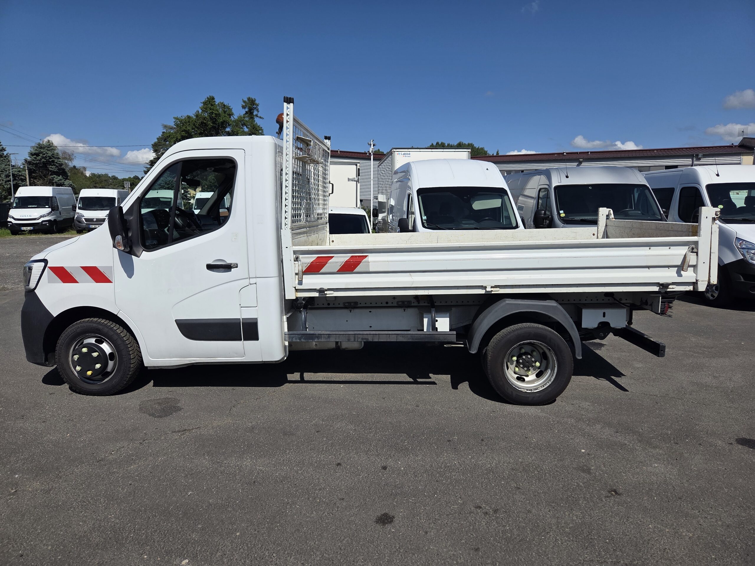 
								RENAULT MASTER BENNE 2.3L 130CV plein									