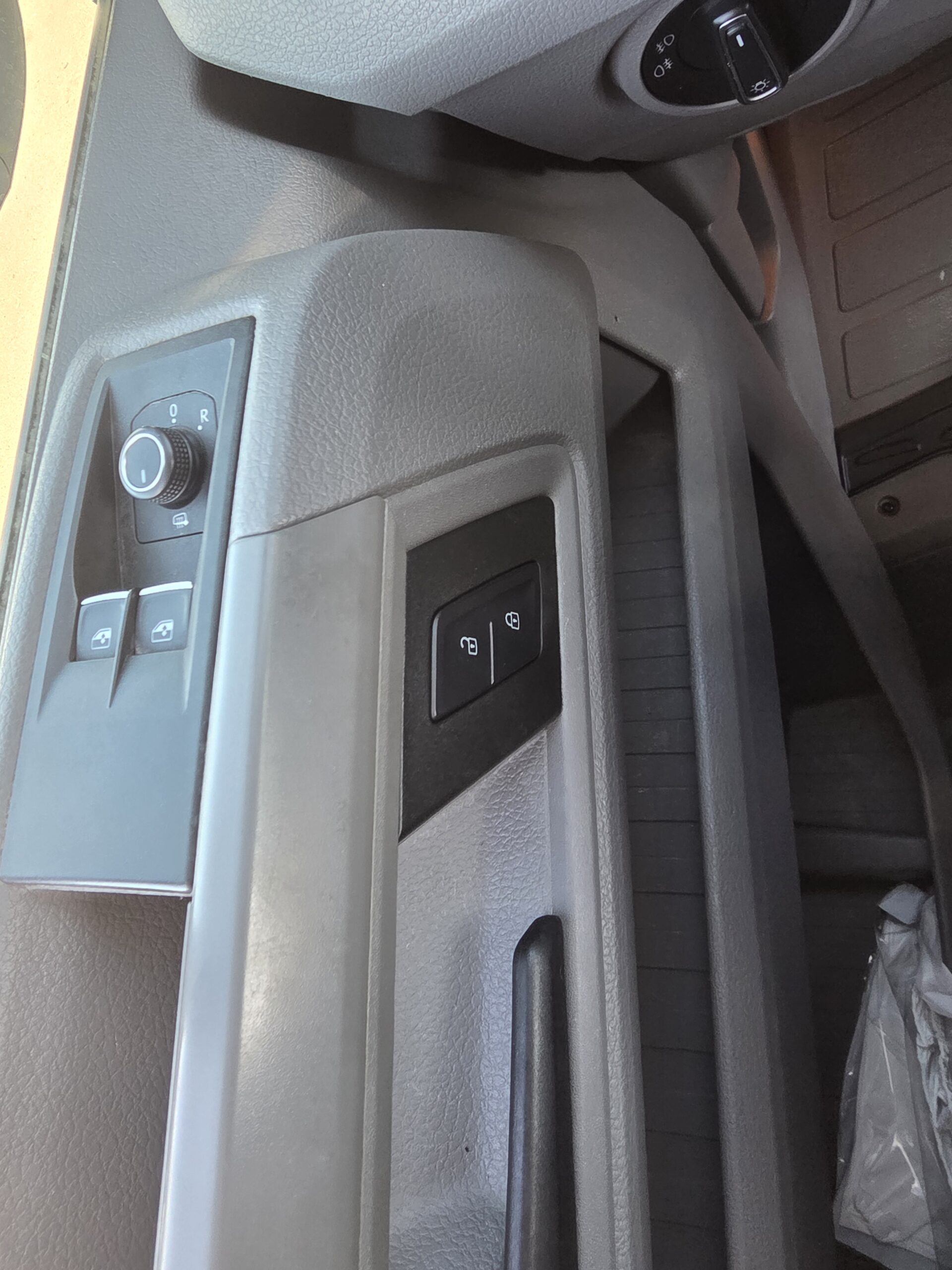 
								Volkswagen CRAFTER FOURGON VOLKSWAGEN CRAFTER 2L 177CV 35 Fourgon Business Line L3H3 plein									