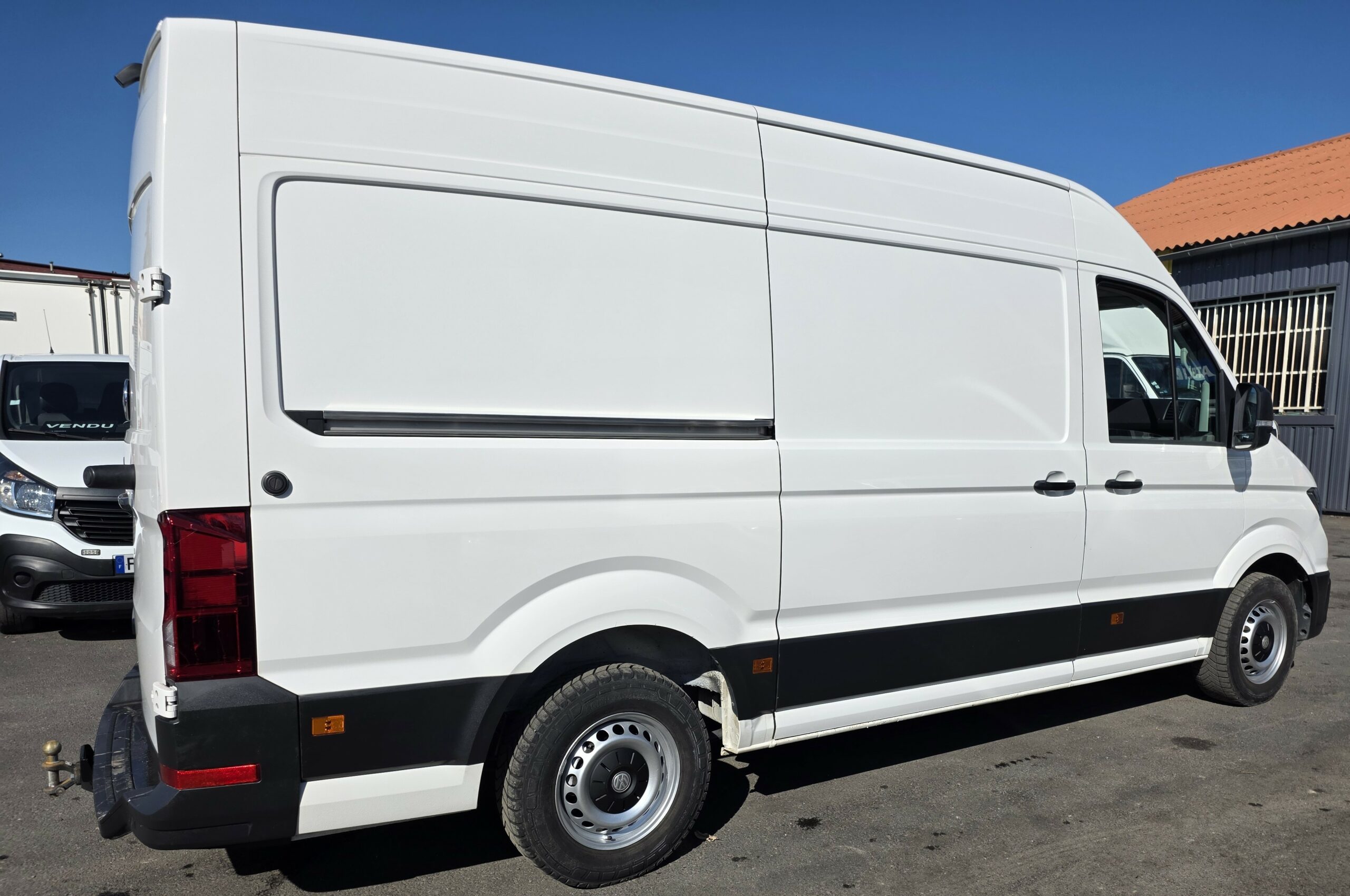 
								Volkswagen CRAFTER FOURGON VOLKSWAGEN CRAFTER 2L 177CV 35 Fourgon Business Line L3H3 plein									