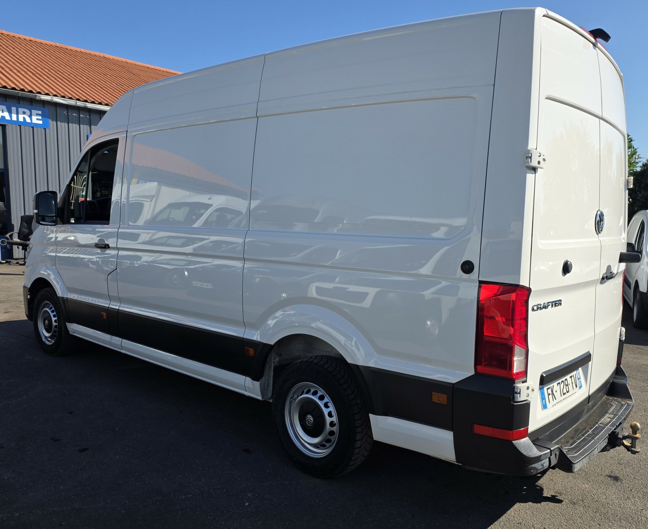 
								Volkswagen CRAFTER FOURGON VOLKSWAGEN CRAFTER 2L 177CV 35 Fourgon Business Line L3H3 plein									