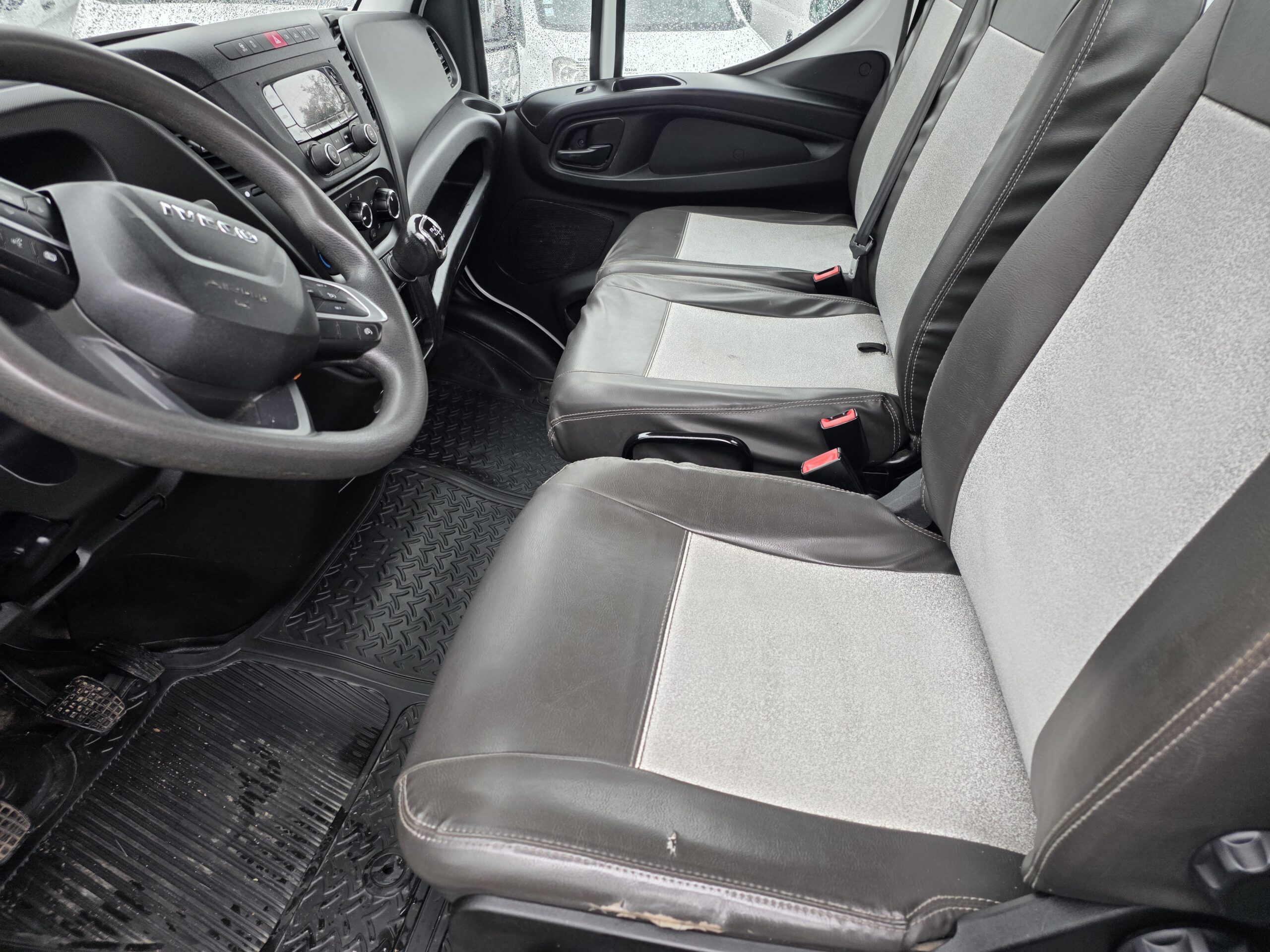 
								IVECO BENNE 35C14 101800Kms 06/2020 plein									