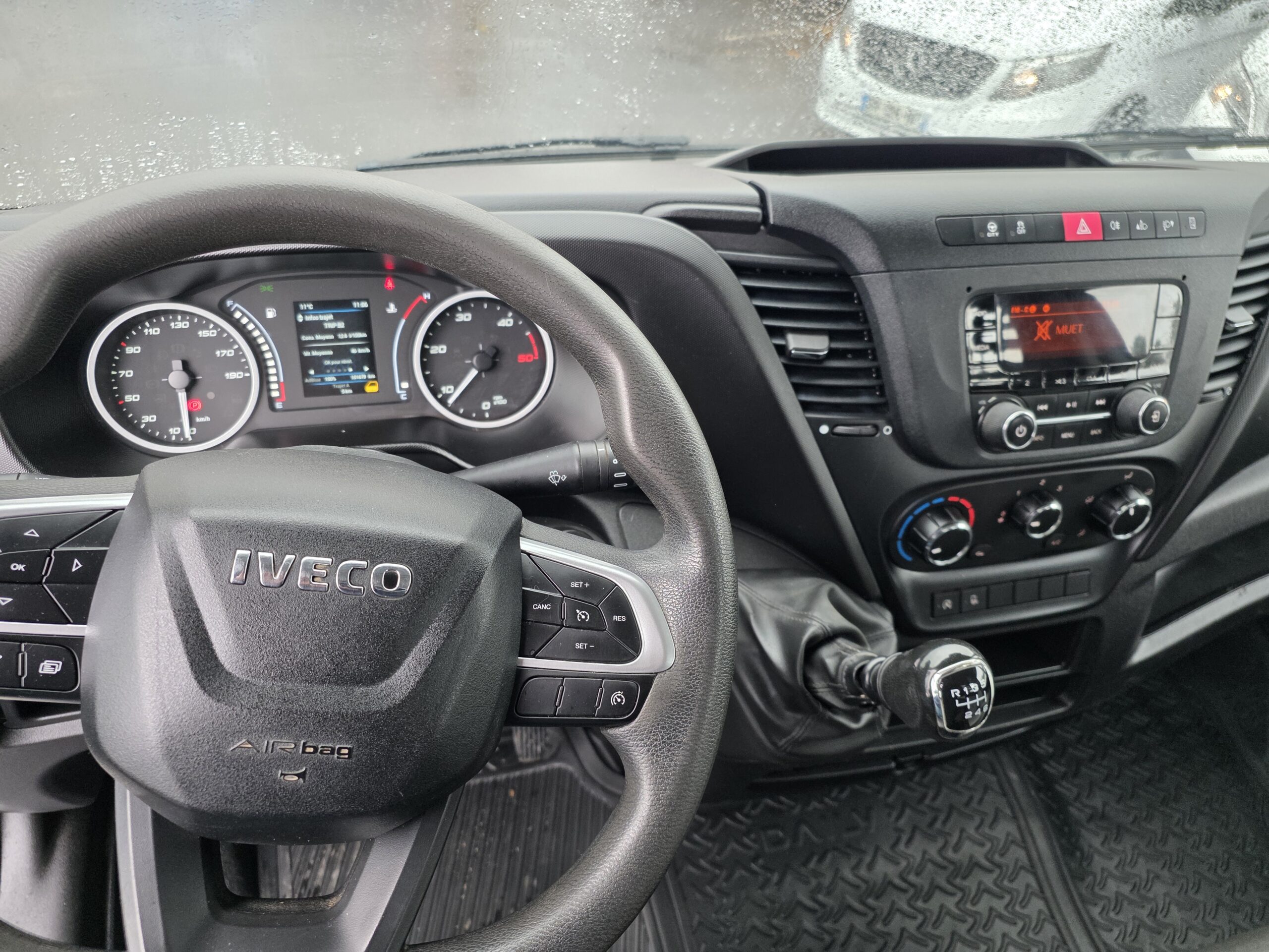 
								IVECO BENNE 35C14 101800Kms 06/2020 plein									