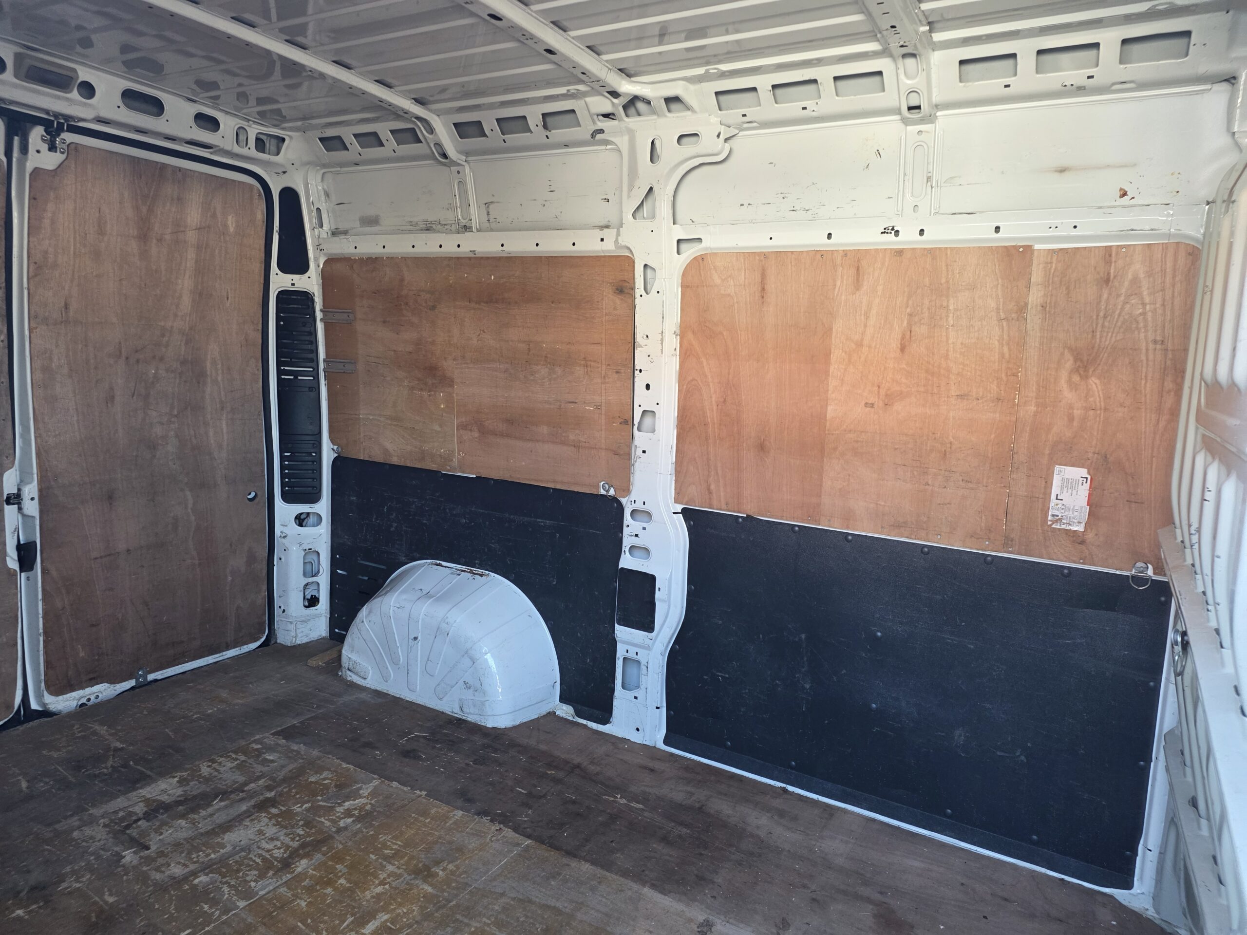 
								PEUGEOT BOXER 2.2 HDI 130CV L2H2 plein									