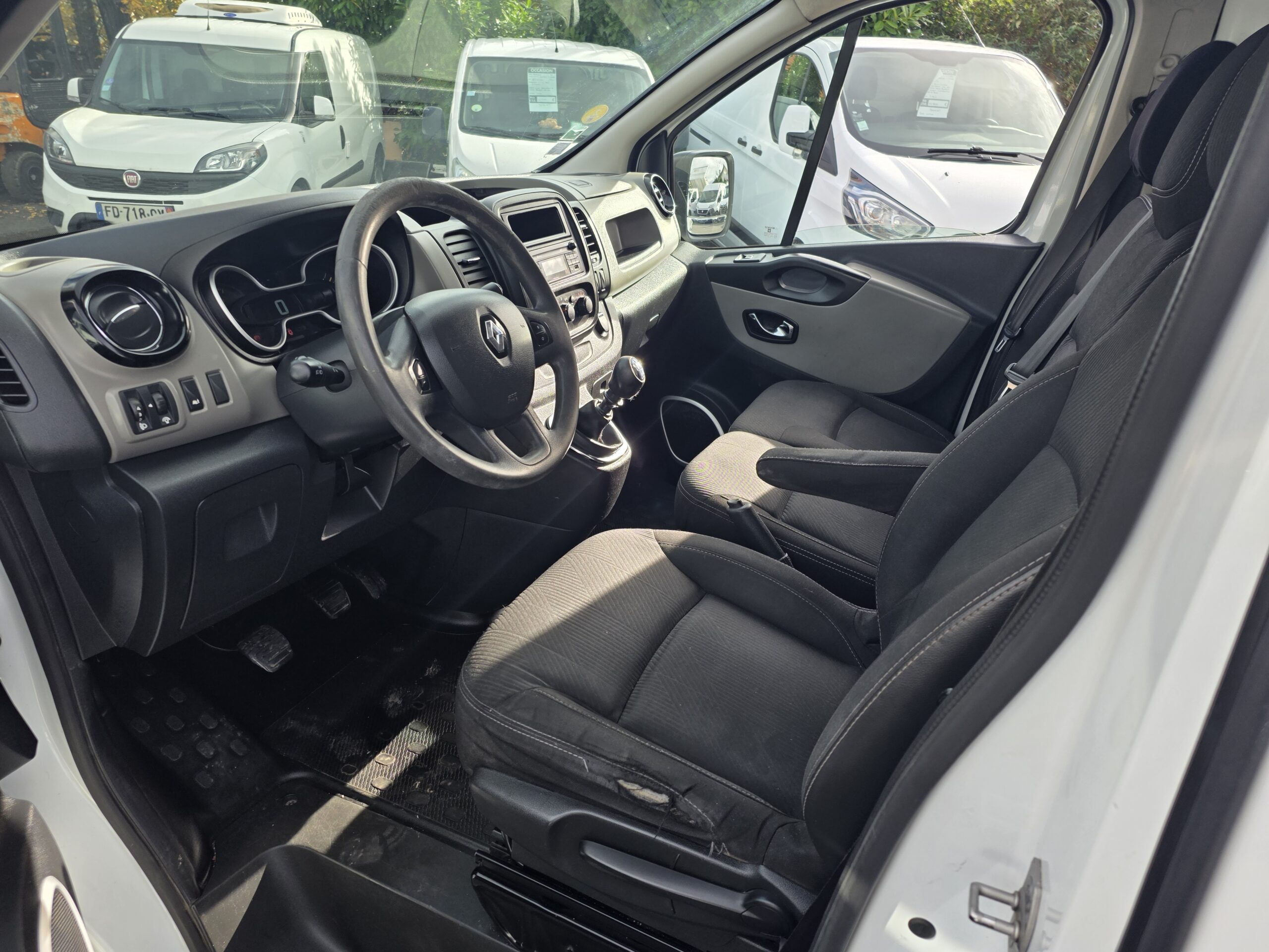 
								RENAULT TRAFIC 1.6 DCI 115CV L1H1 avec  GALERIE plein									