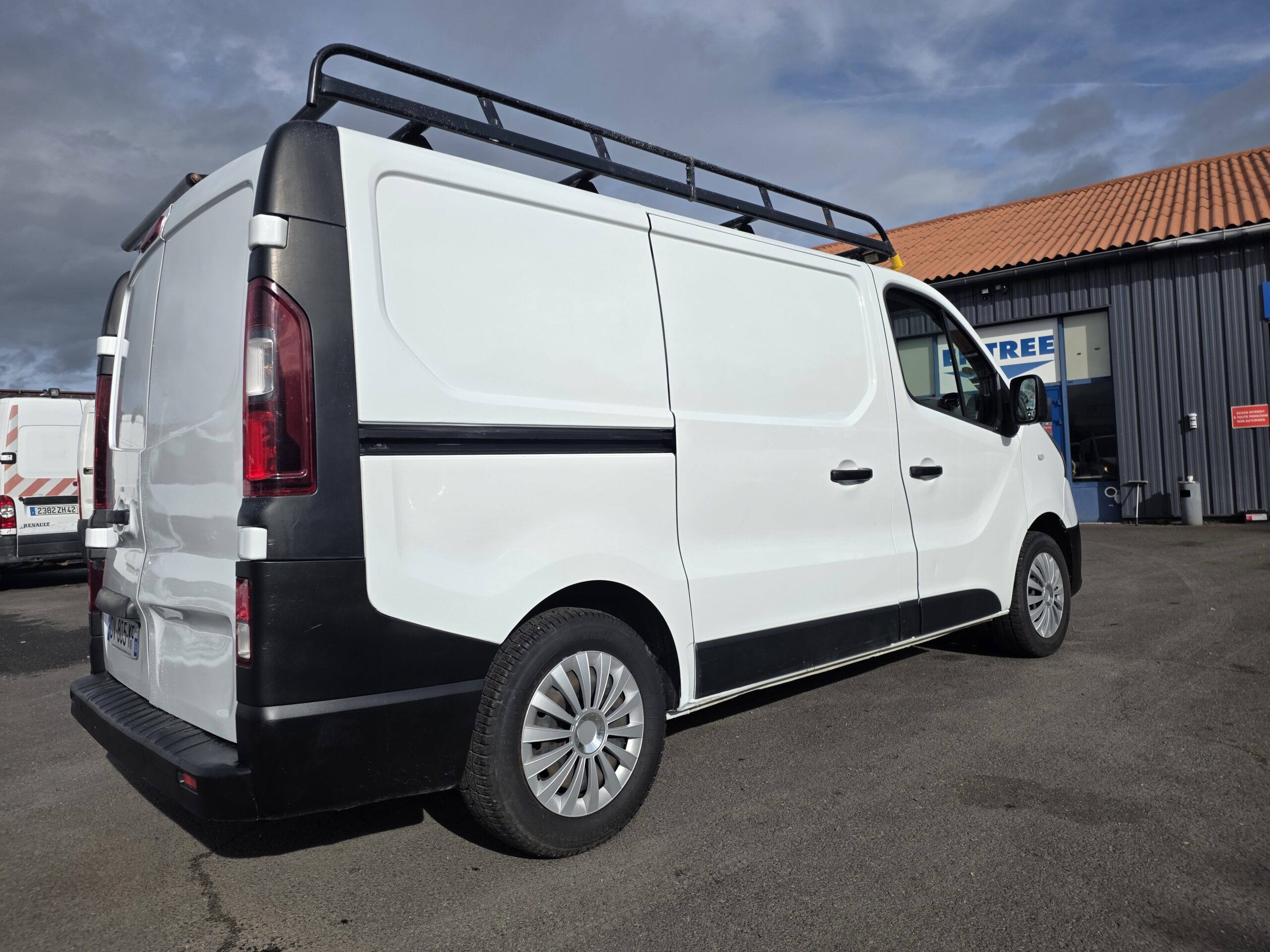 
								RENAULT TRAFIC 1.6 DCI 115CV L1H1 avec  GALERIE plein									
