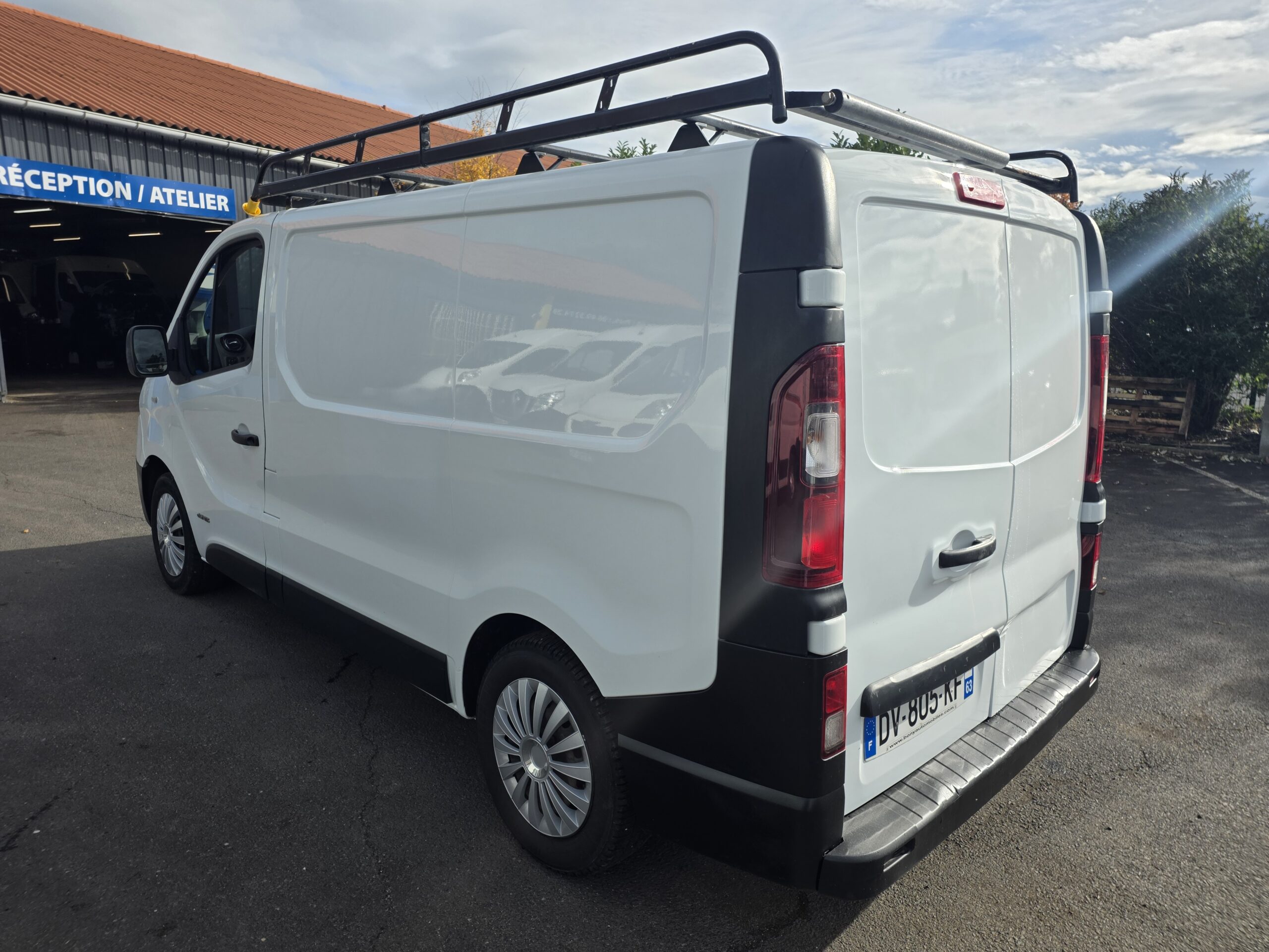
								RENAULT TRAFIC 1.6 DCI 115CV L1H1 avec  GALERIE plein									