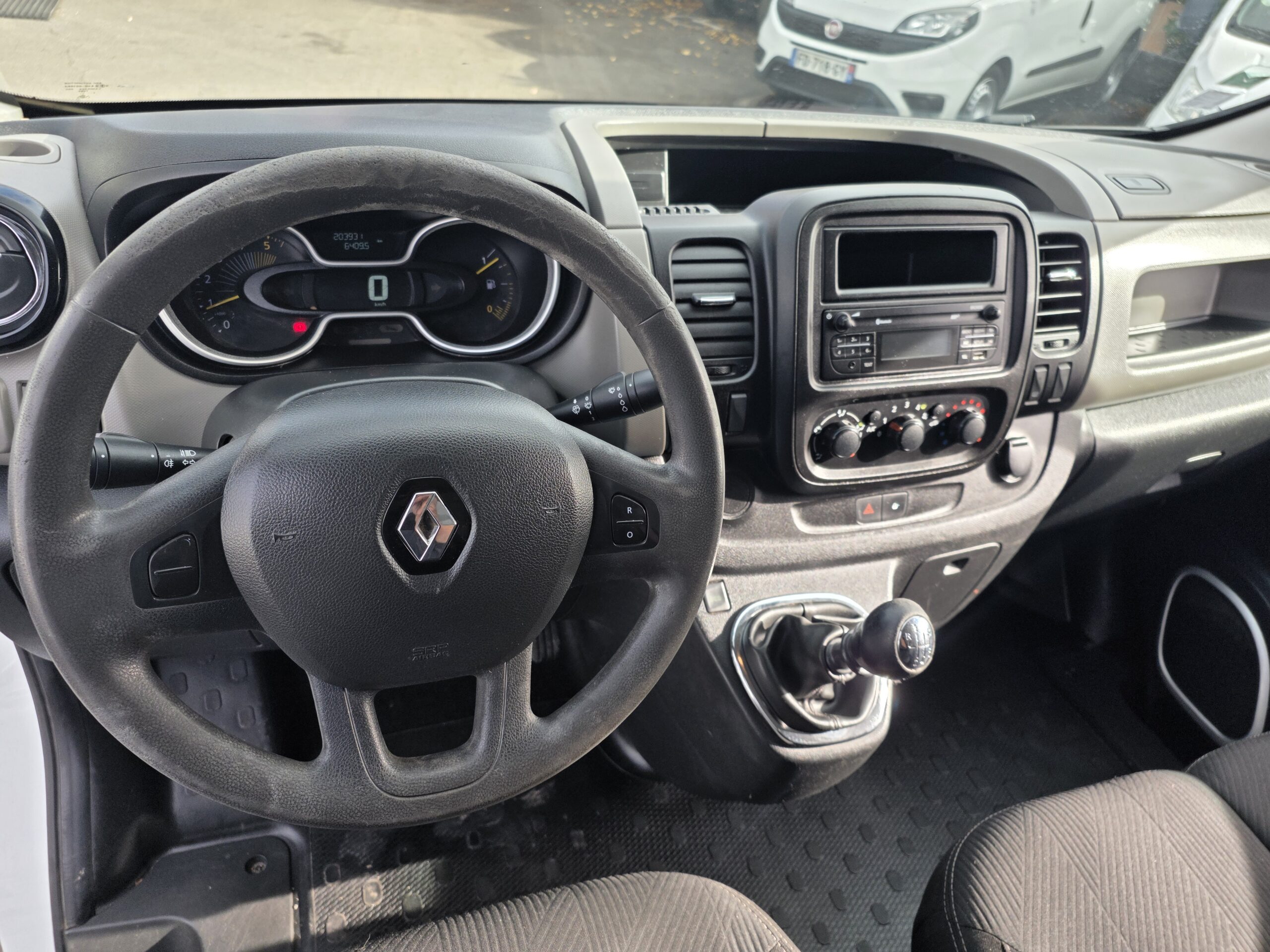 
								RENAULT TRAFIC 1.6 DCI 115CV L1H1 avec  GALERIE plein									
