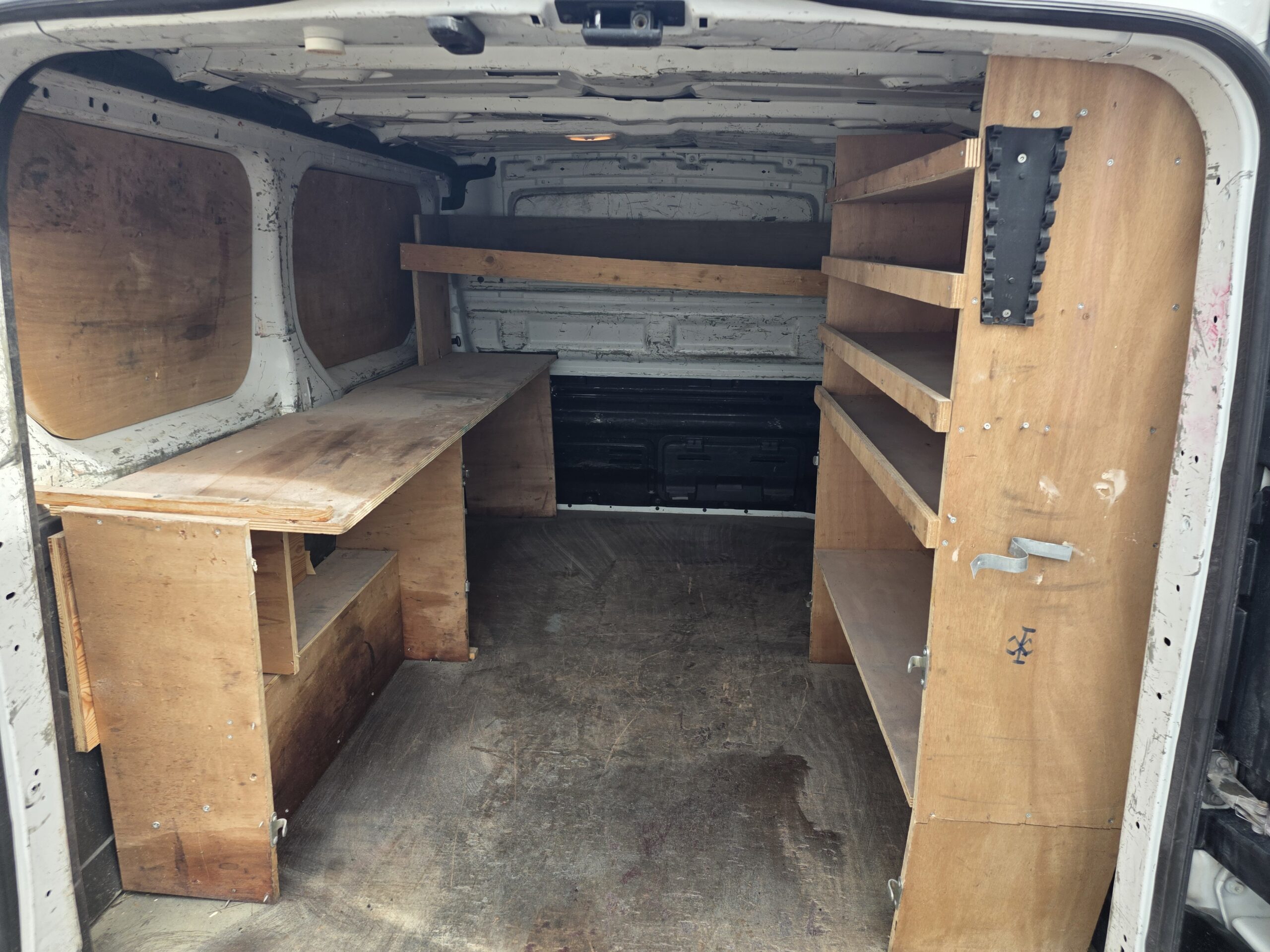 
								RENAULT TRAFIC 1.6 DCI 115CV L1H1 avec  GALERIE plein									