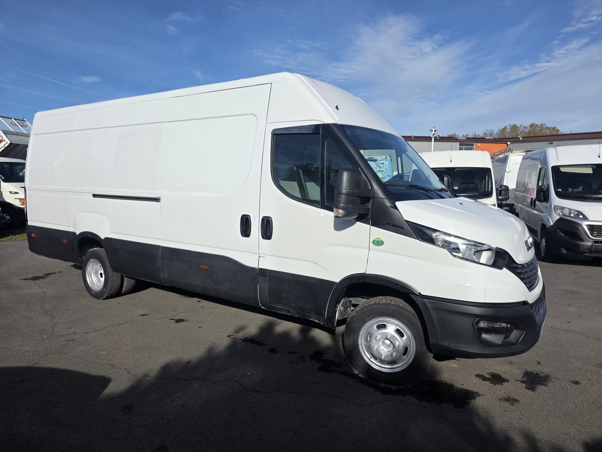 
								IVECO DAILY 35S16 FOURGON V12 boite AUTOMATIQUE plein									