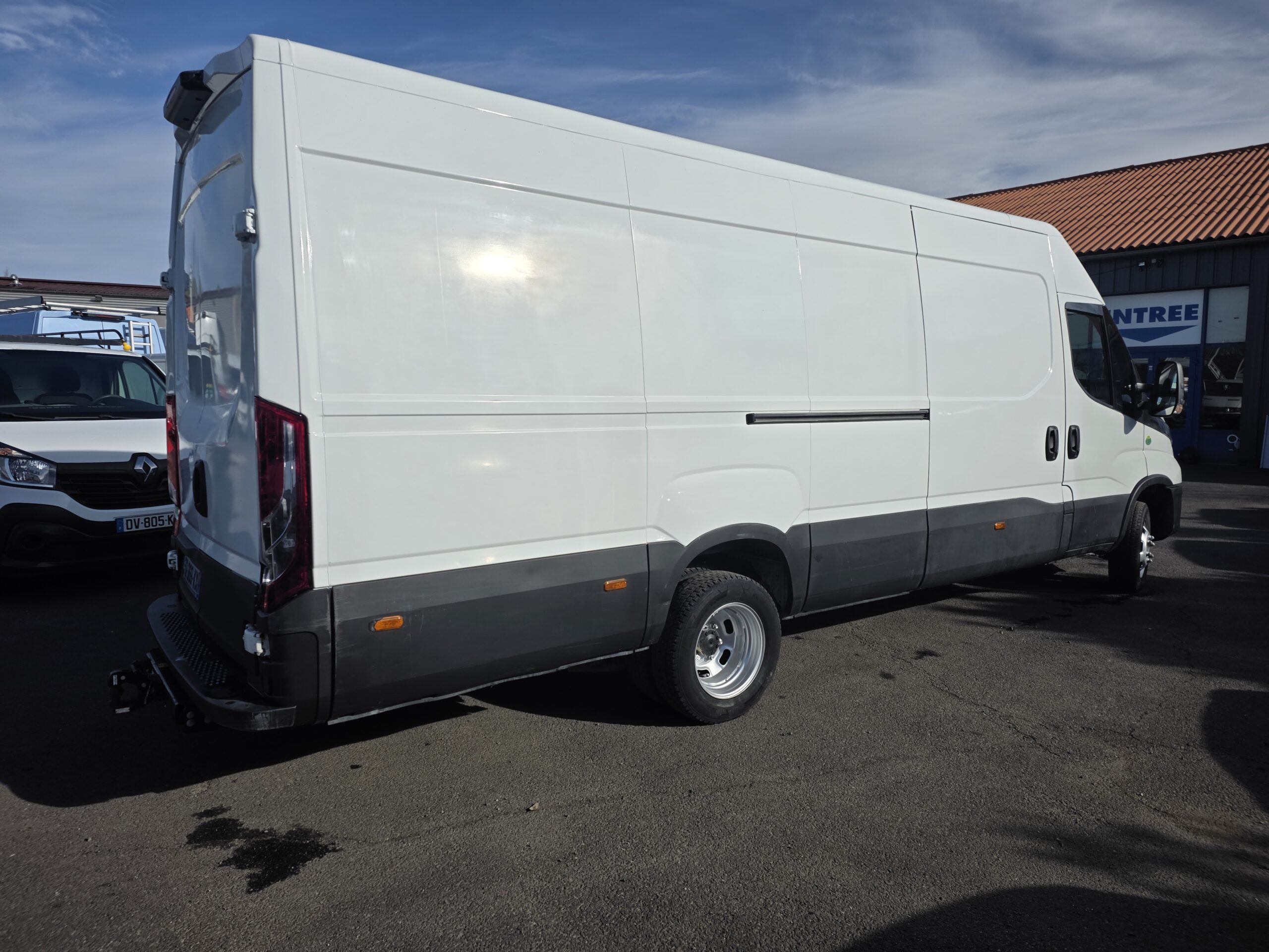 
								IVECO DAILY 35S16 FOURGON V12 boite AUTOMATIQUE plein									