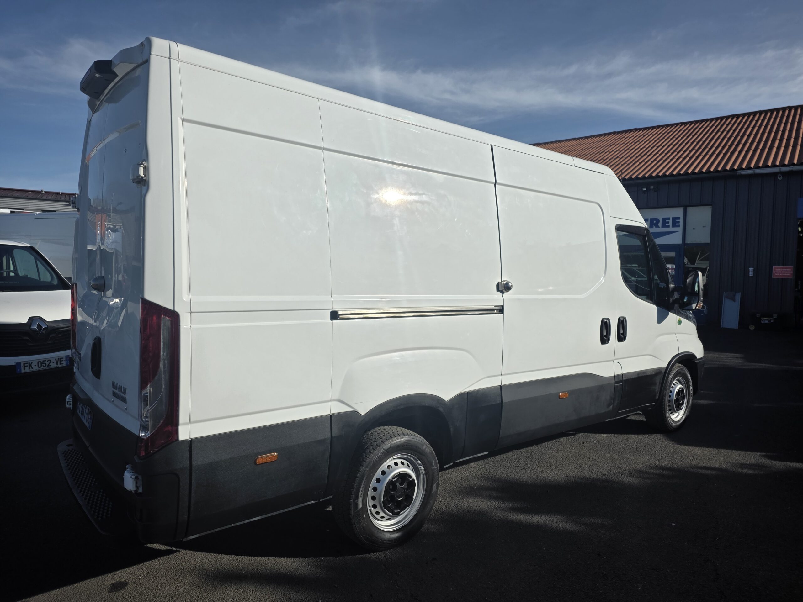 
								IVECO DAILY 35S16 FOURGON V12 boite AUTOMATIQUE plein									