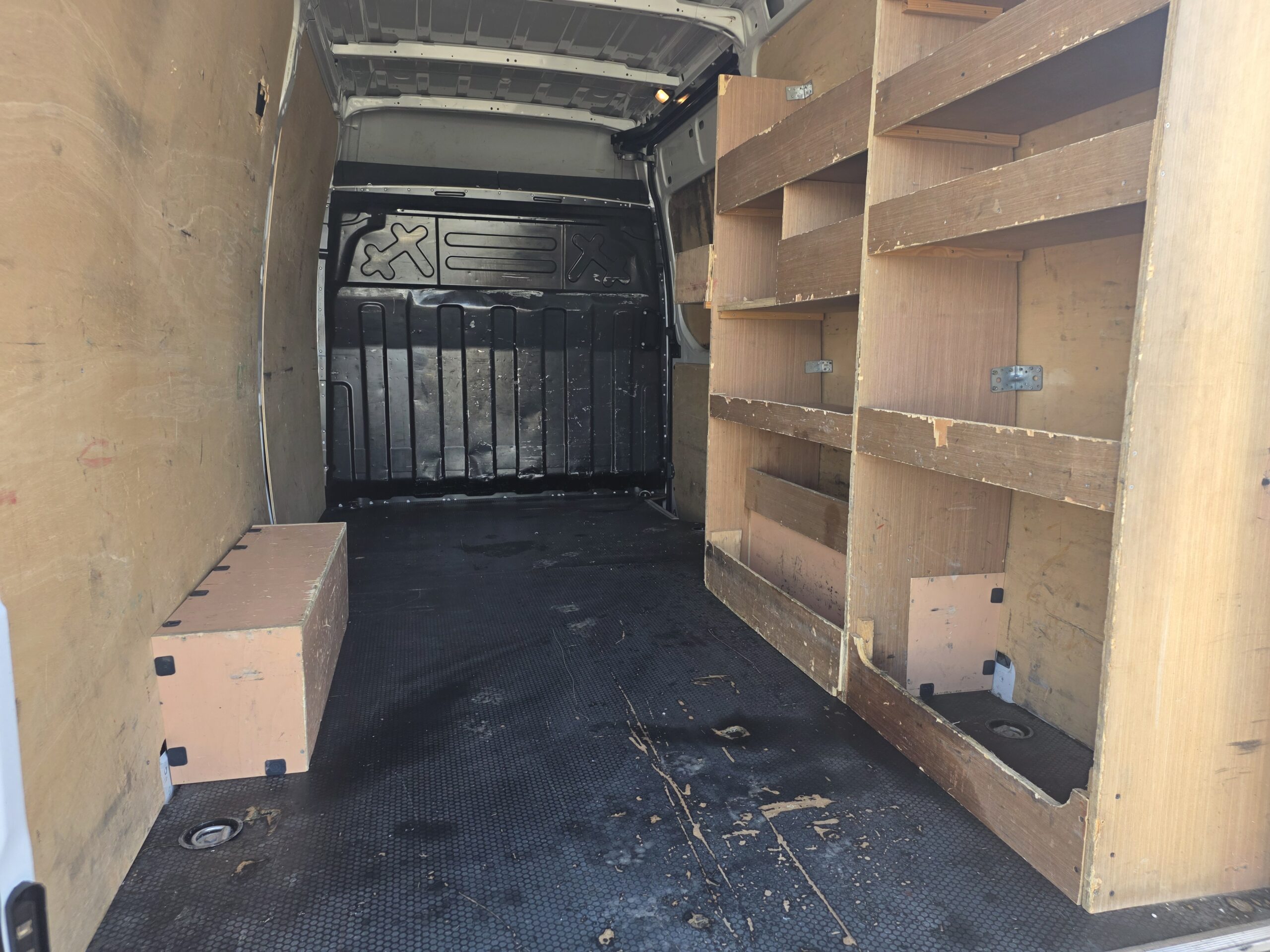 
								IVECO DAILY 35S16 FOURGON V12 boite AUTOMATIQUE plein									