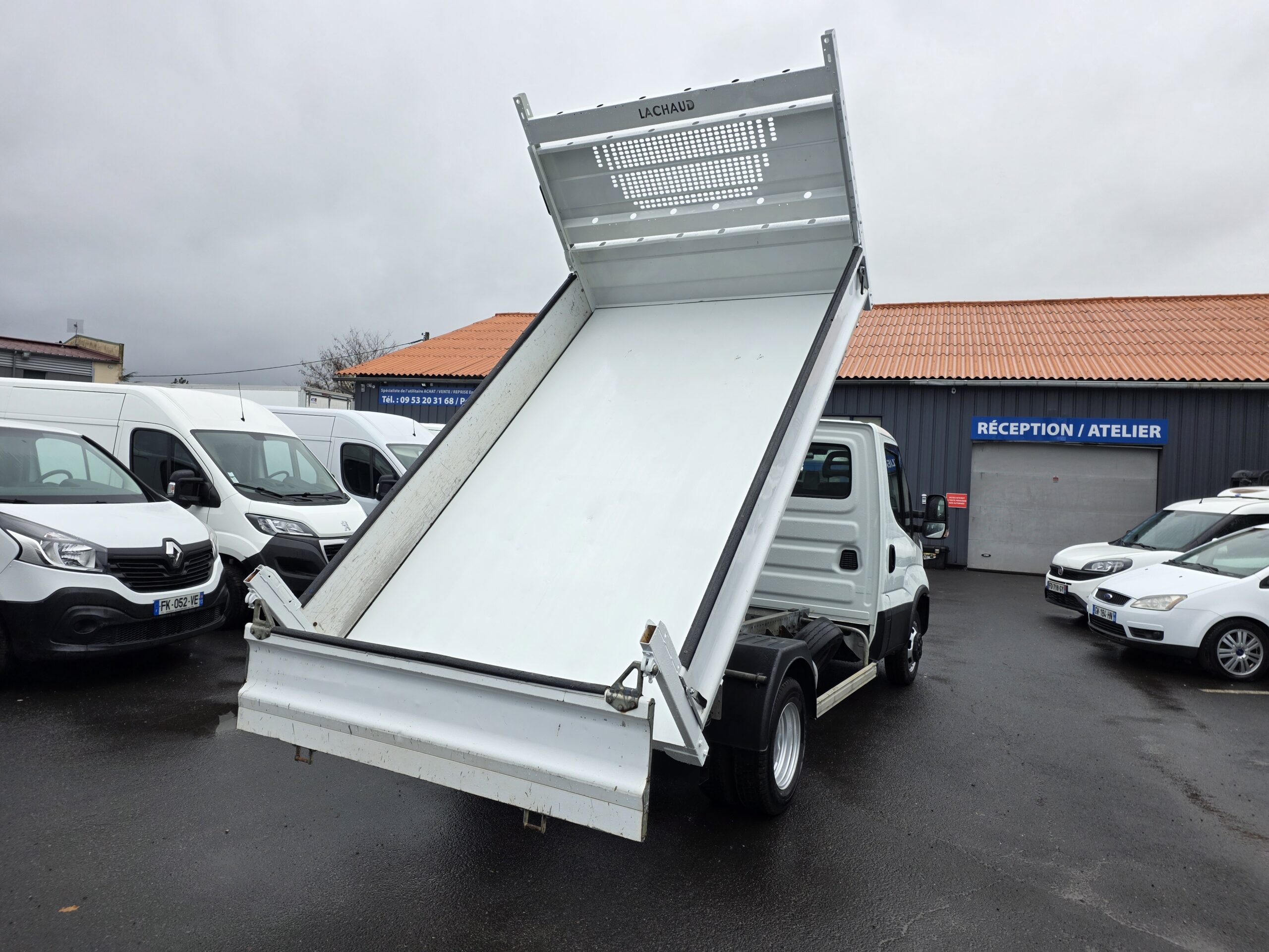 
								IVECO BENNE 35C14 101800Kms 06/2020 plein									
