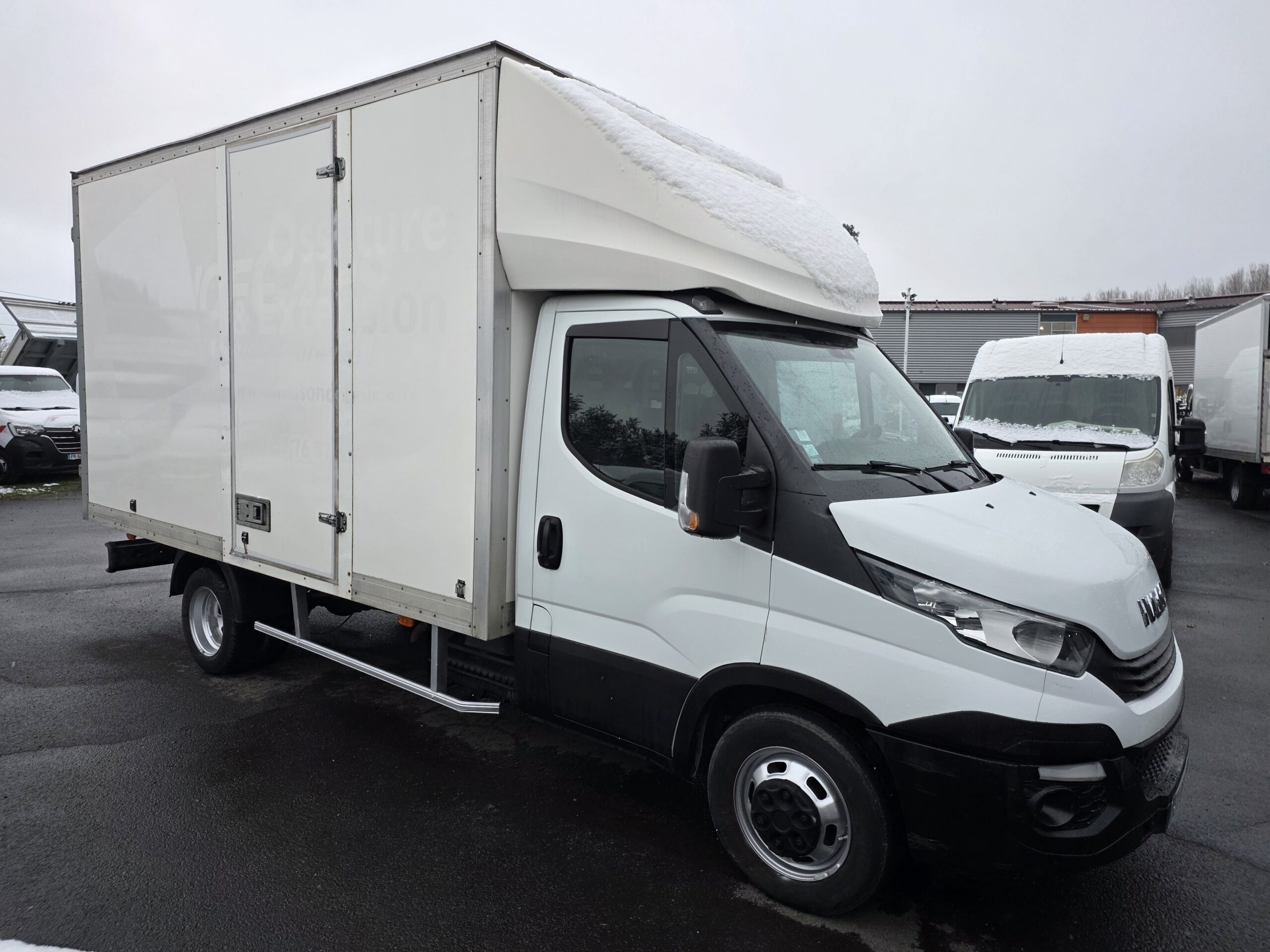 
								IVECO 35C15 3L CAISSE 20m3 150CV plein									