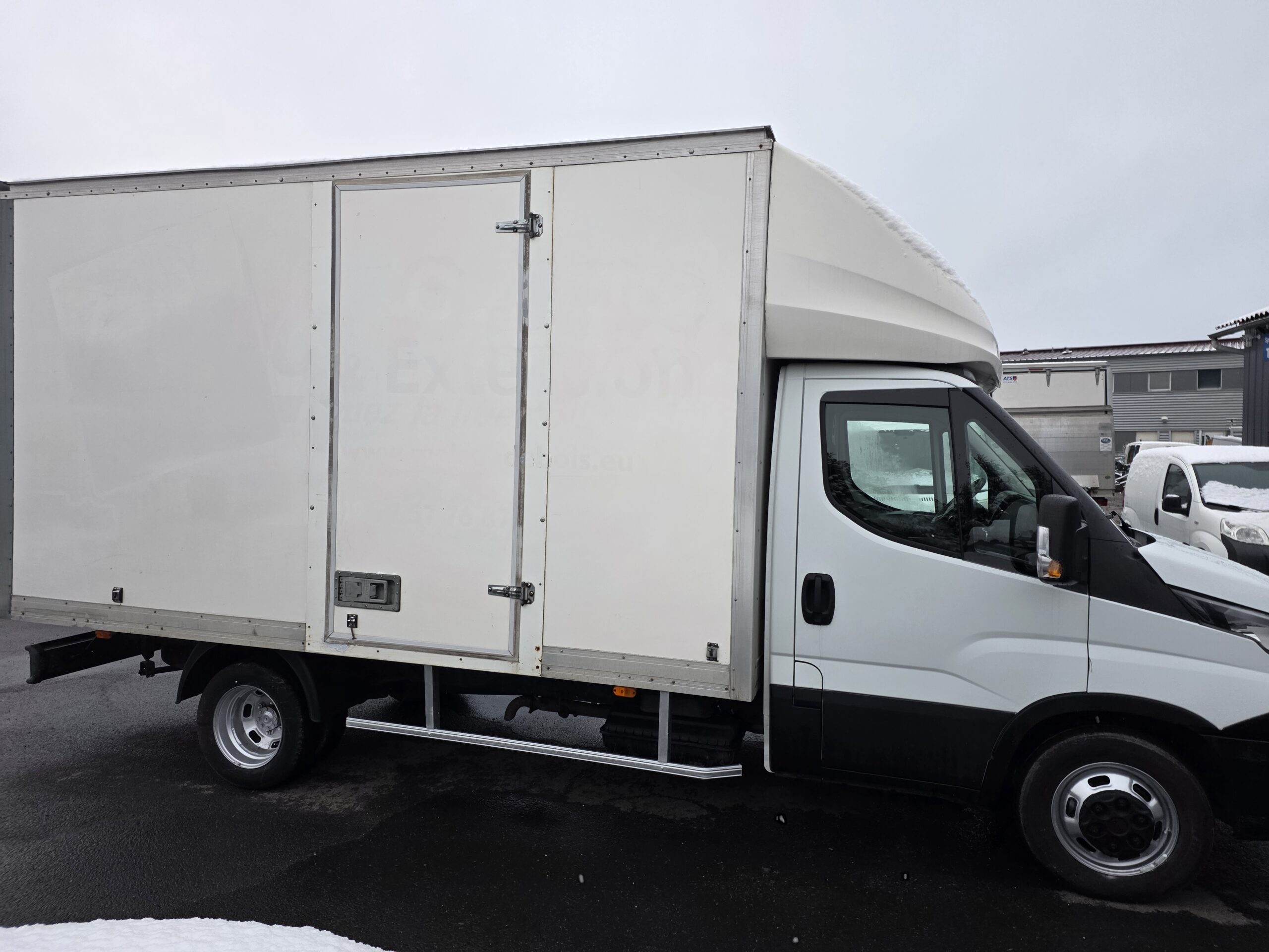 
								IVECO 35C15 3L CAISSE 20m3 150CV plein									