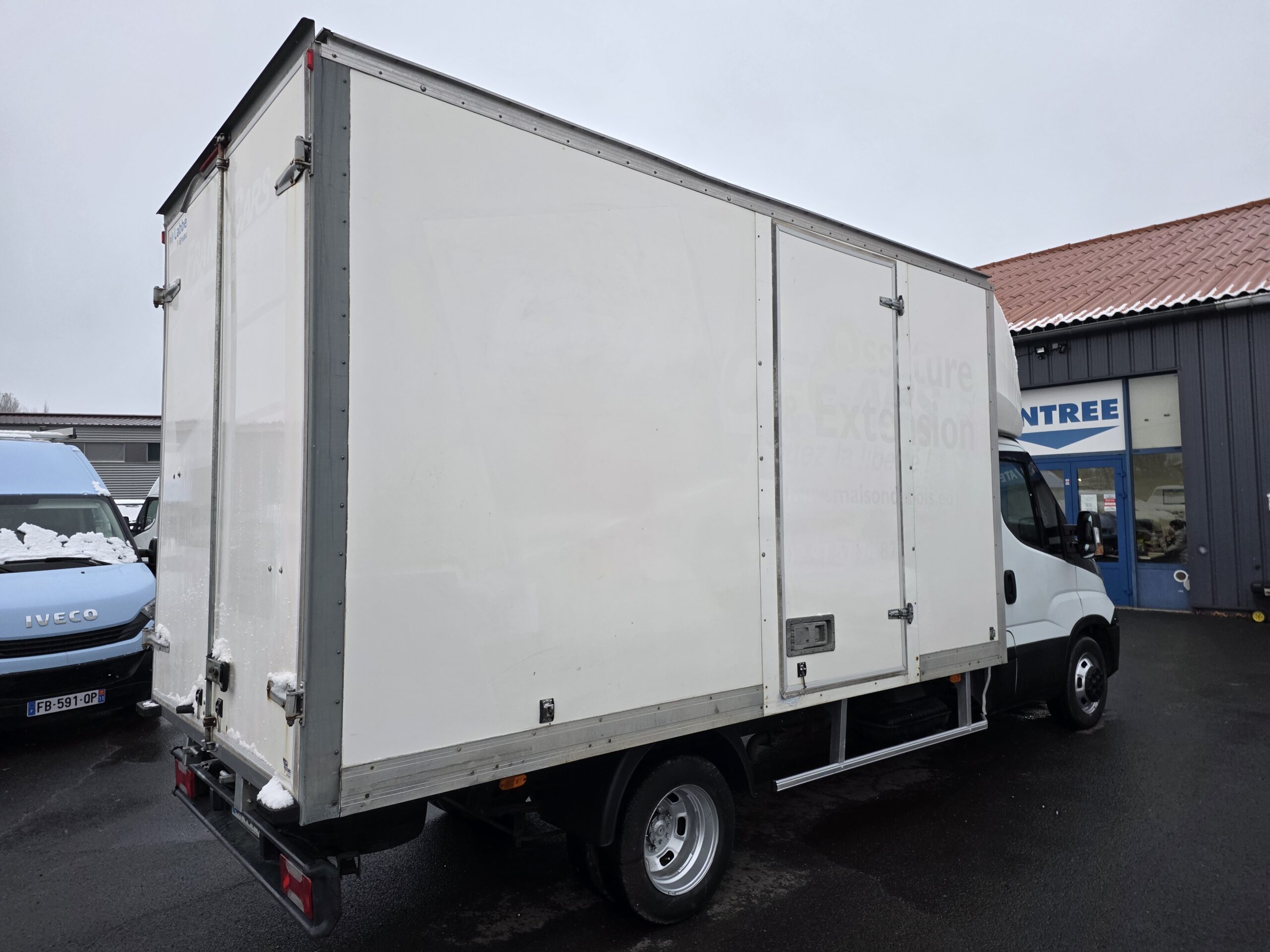 
								IVECO 35C15 3L CAISSE 20m3 150CV plein									