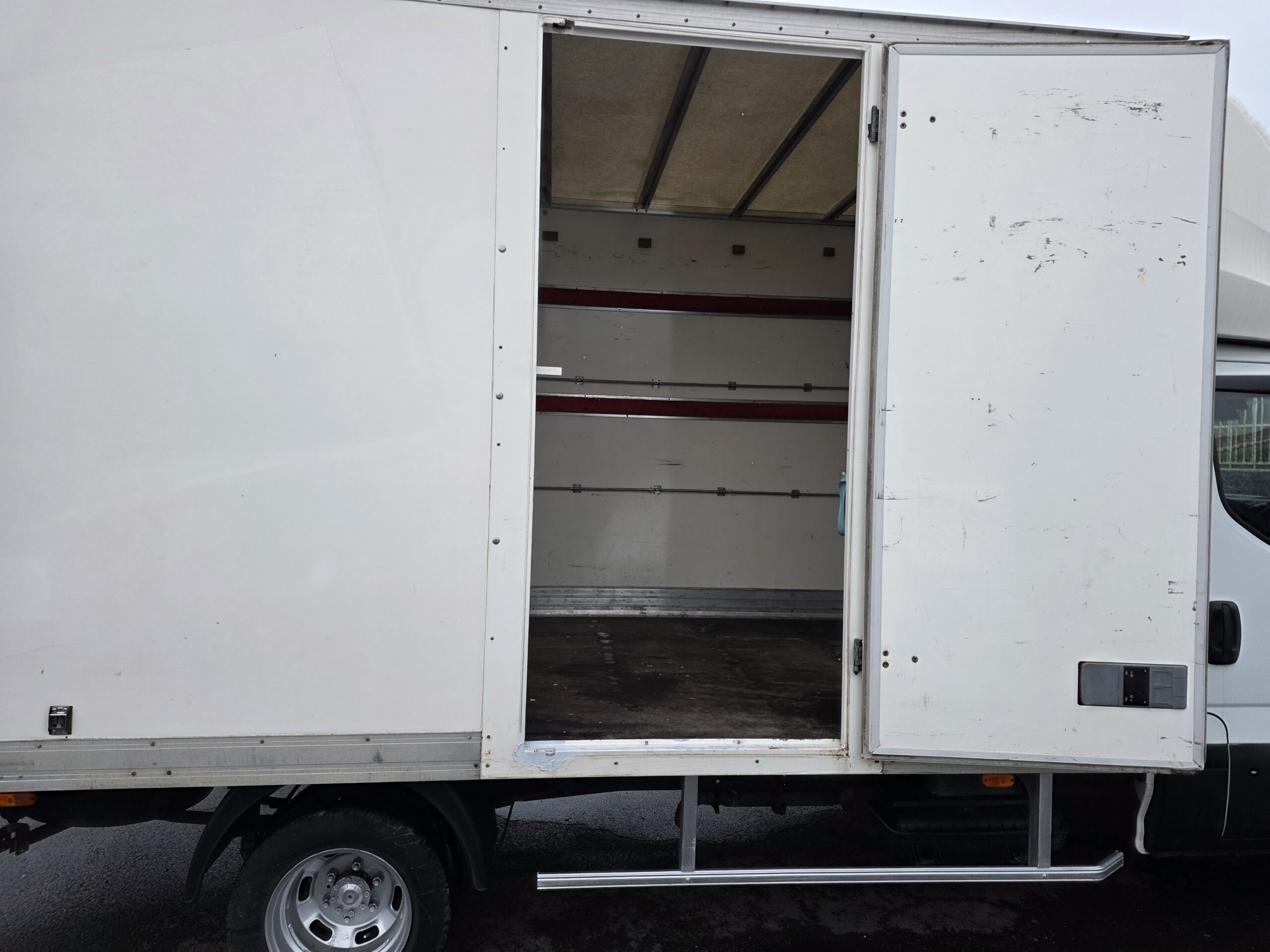 
								IVECO 35C15 3L CAISSE 20m3 150CV plein									