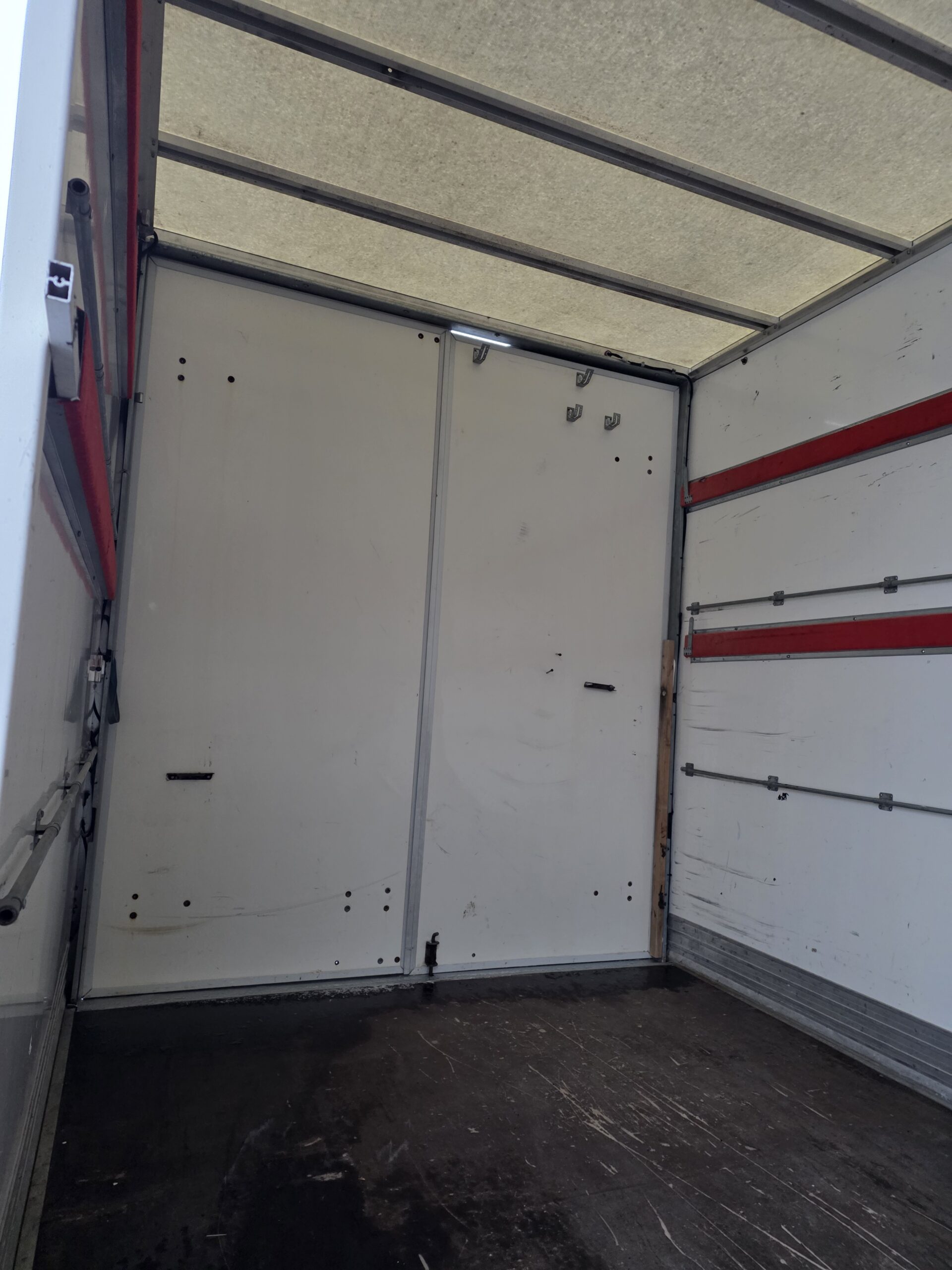 
								IVECO 35C15 3L CAISSE 20m3 150CV plein									