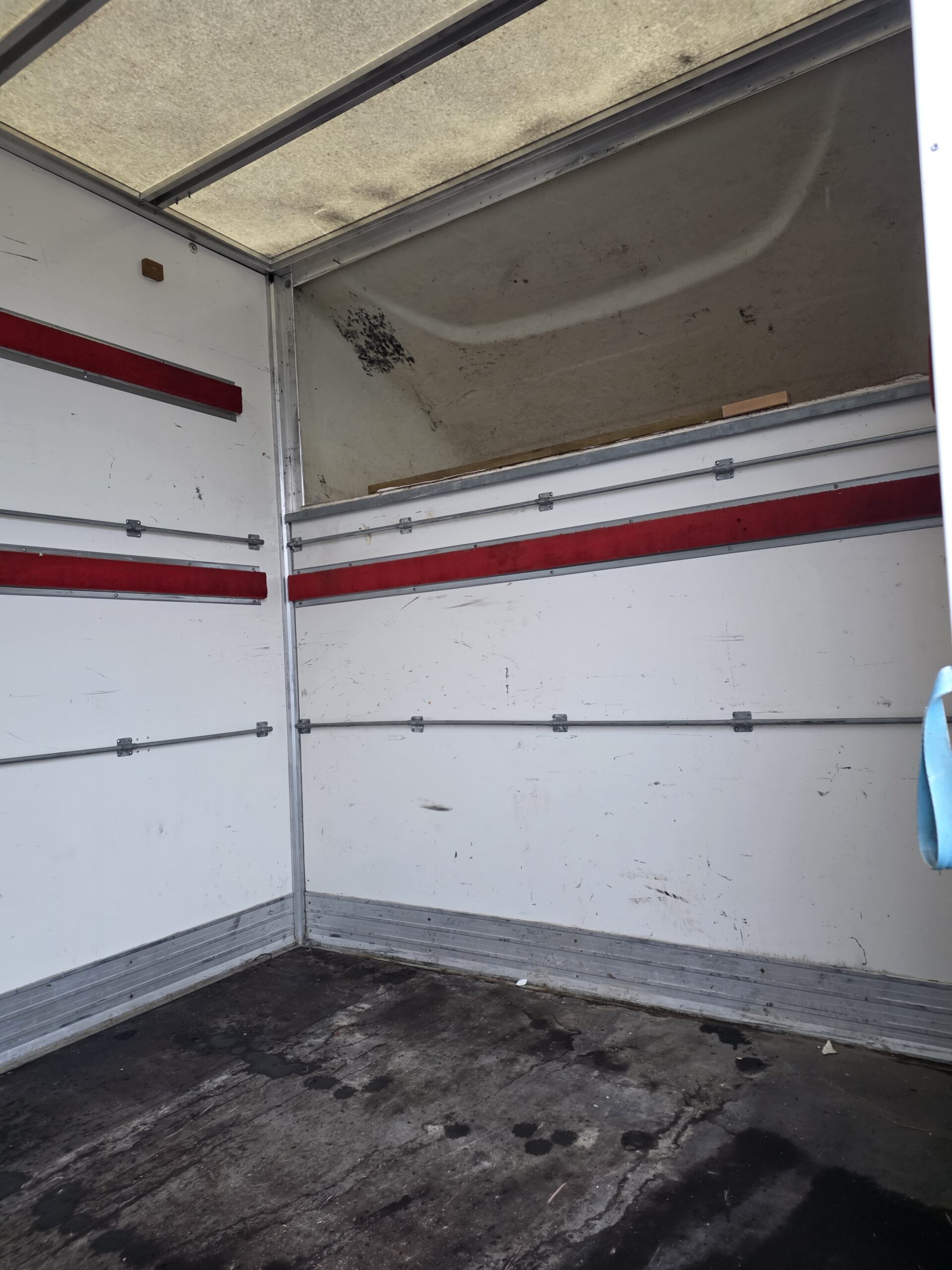 
								IVECO 35C15 3L CAISSE 20m3 150CV plein									