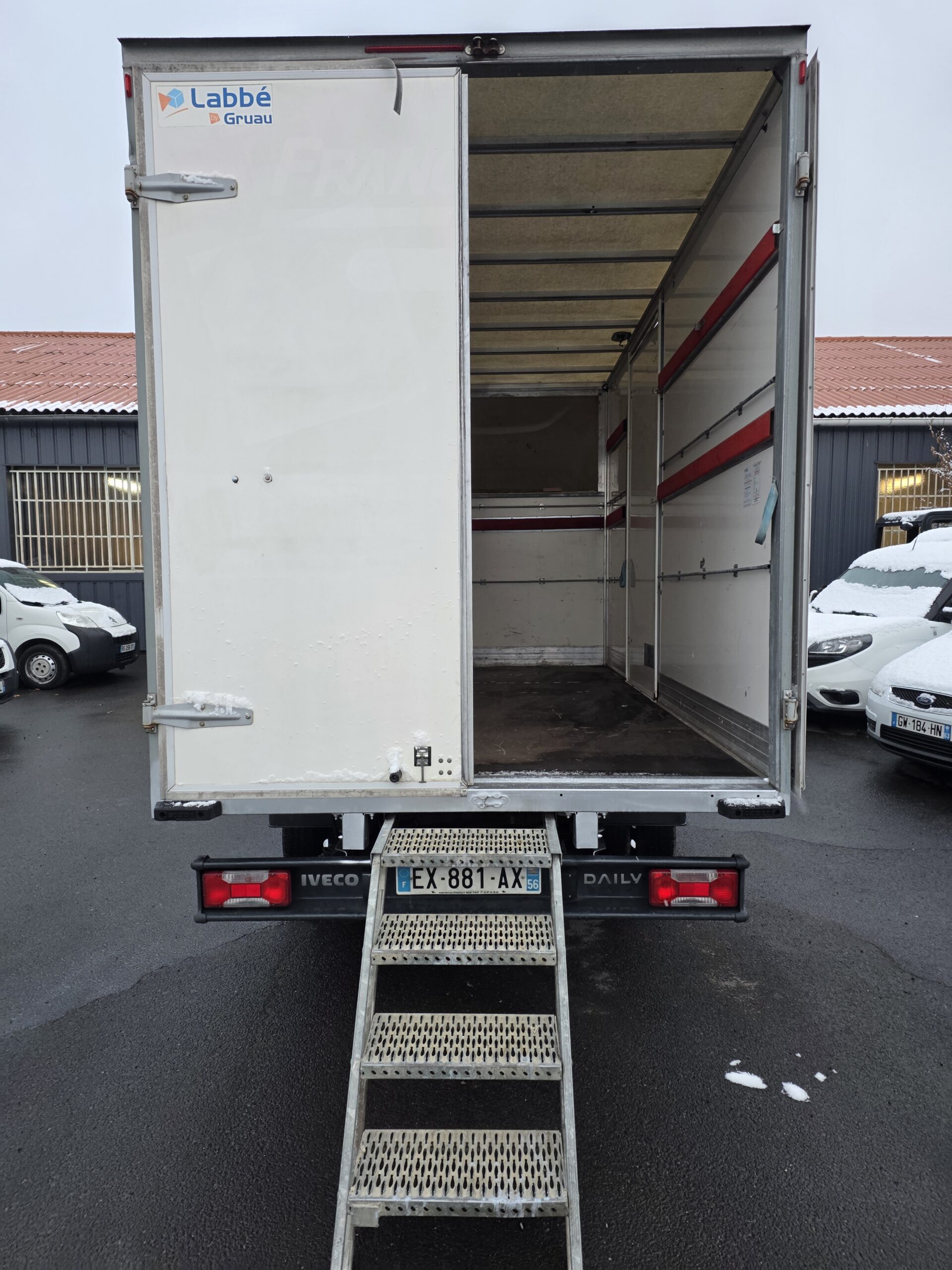 
								IVECO 35C15 3L CAISSE 20m3 150CV plein									