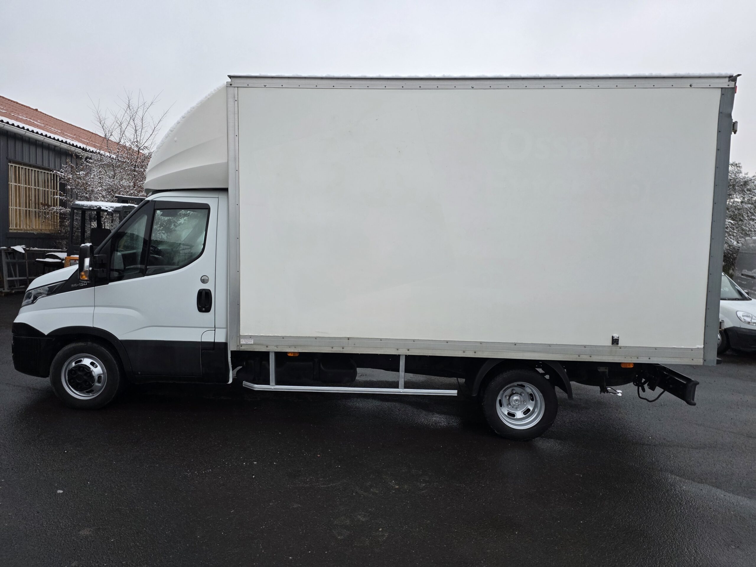 
								IVECO 35C15 3L CAISSE 20m3 150CV plein									