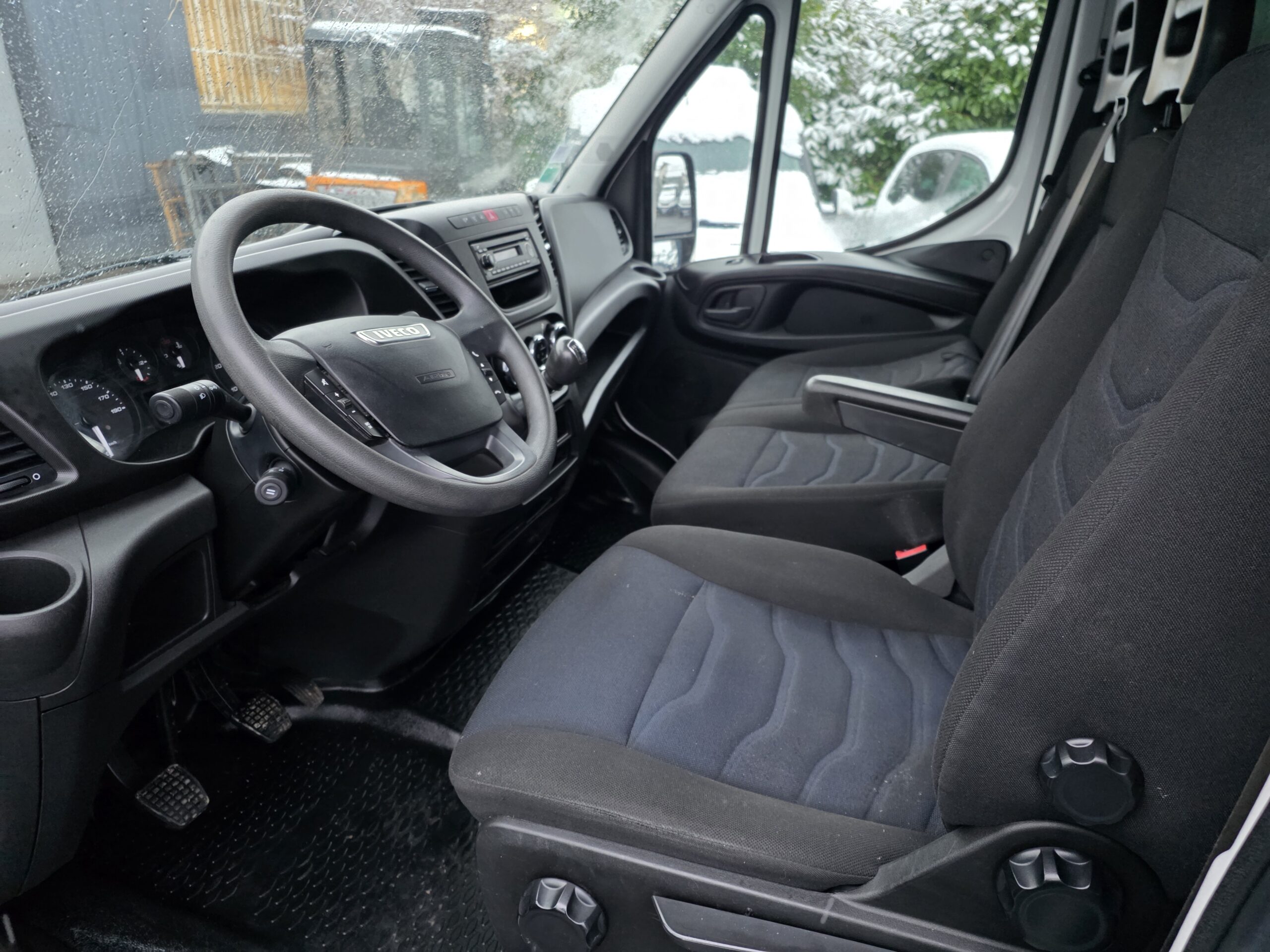 
								IVECO 35C15 3L CAISSE 20m3 150CV plein									