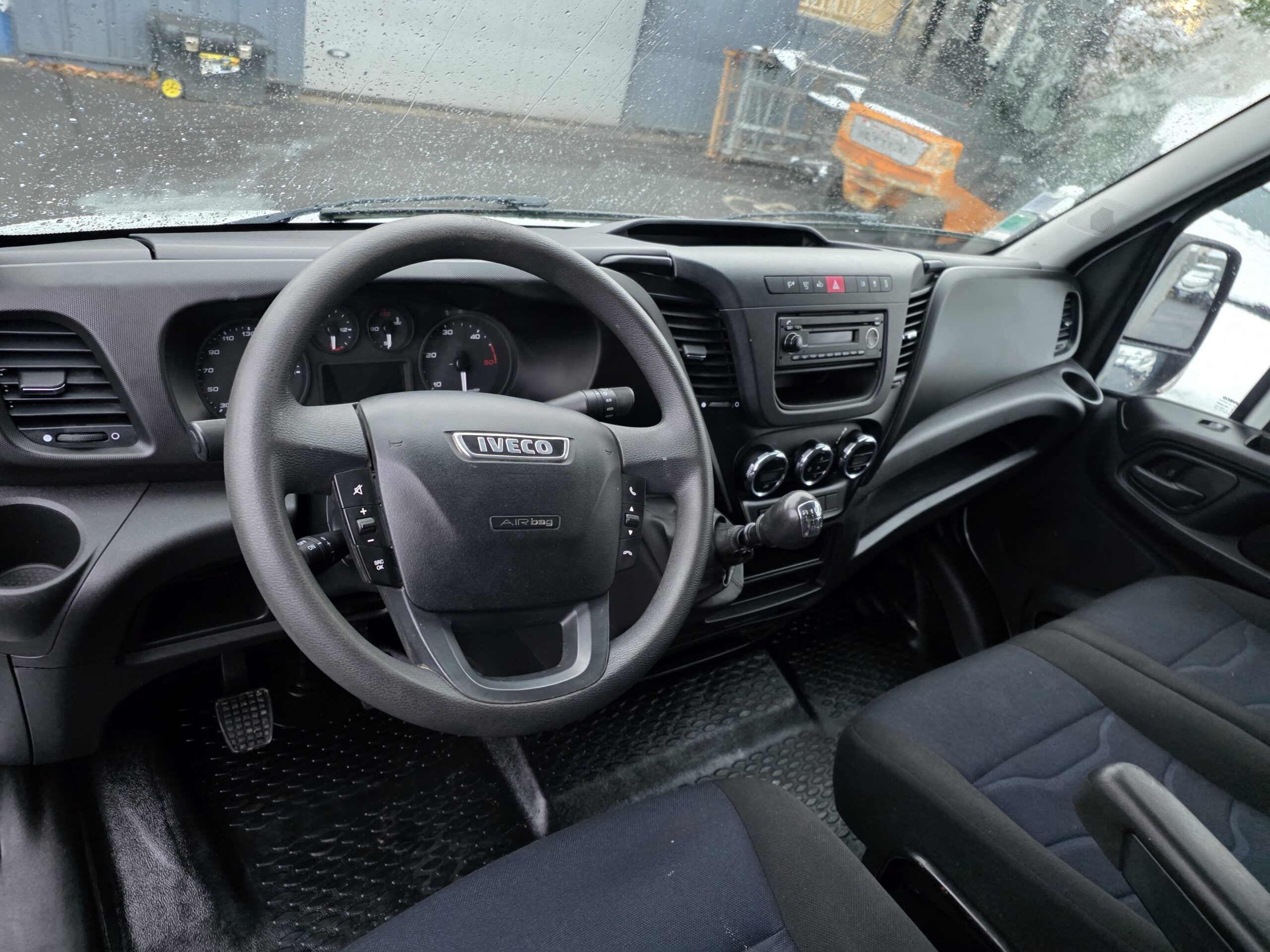 
								IVECO 35C15 3L CAISSE 20m3 150CV plein									