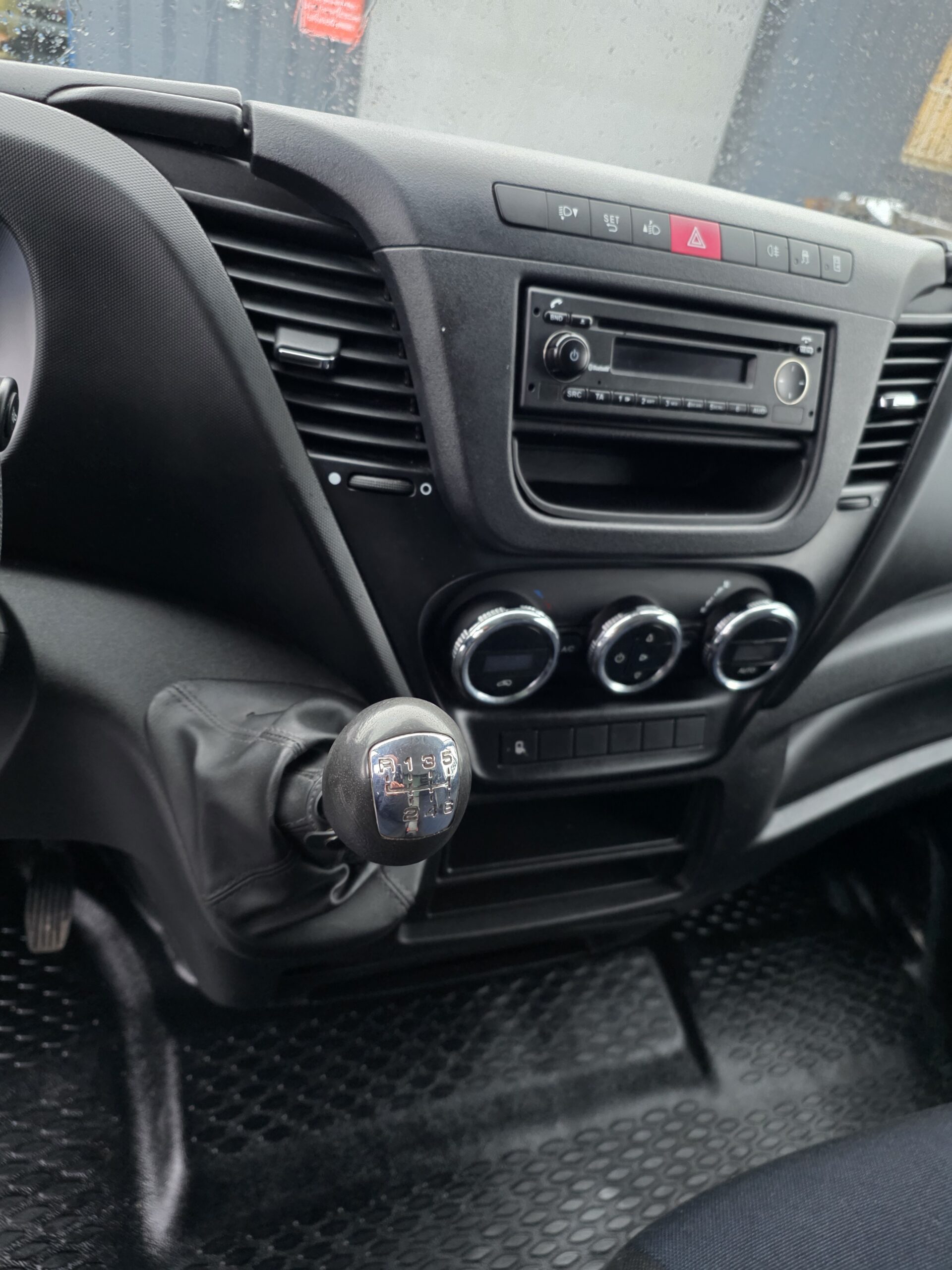 
								IVECO 35C15 3L CAISSE 20m3 150CV plein									