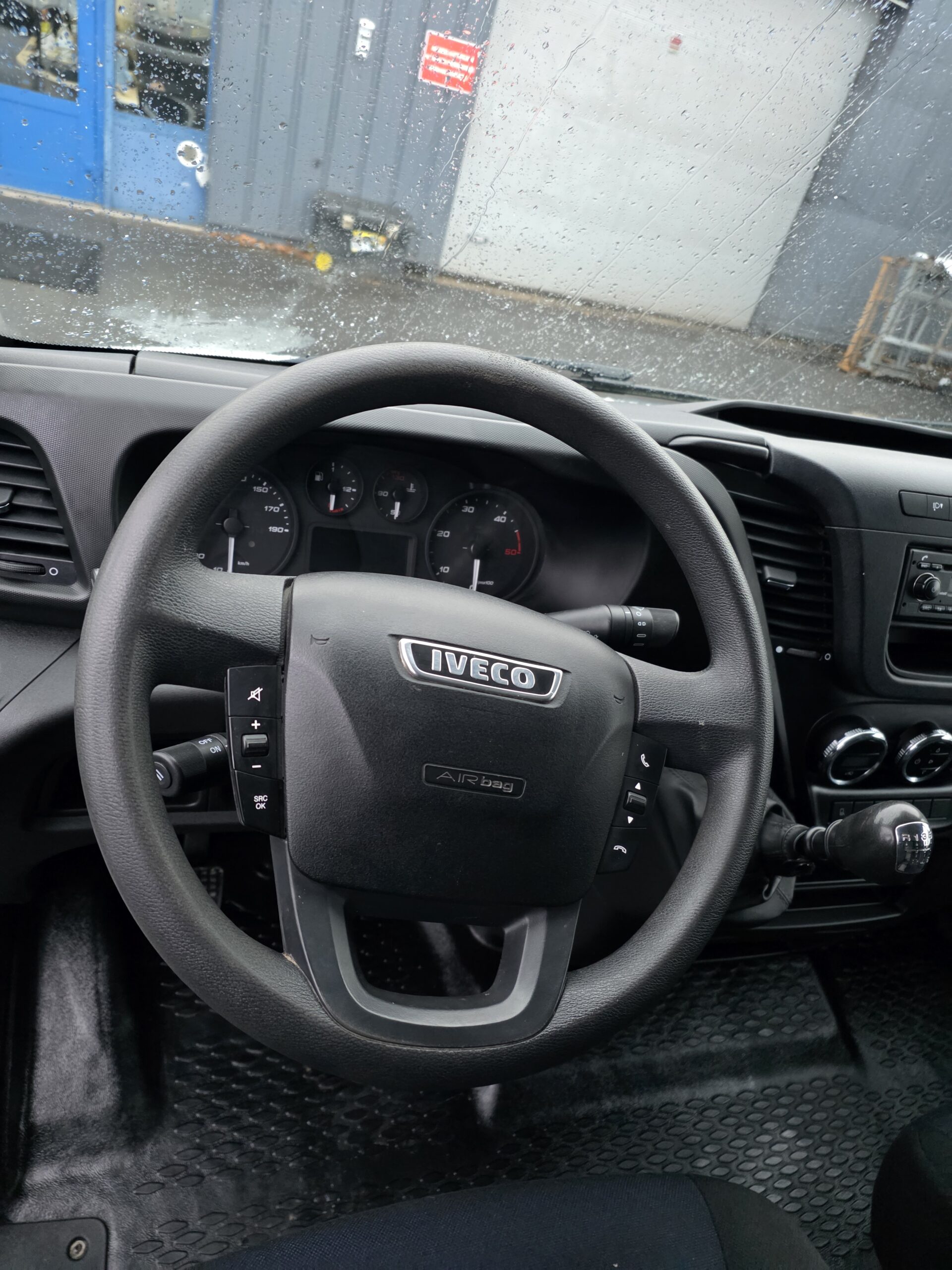 
								IVECO 35C15 3L CAISSE 20m3 150CV plein									