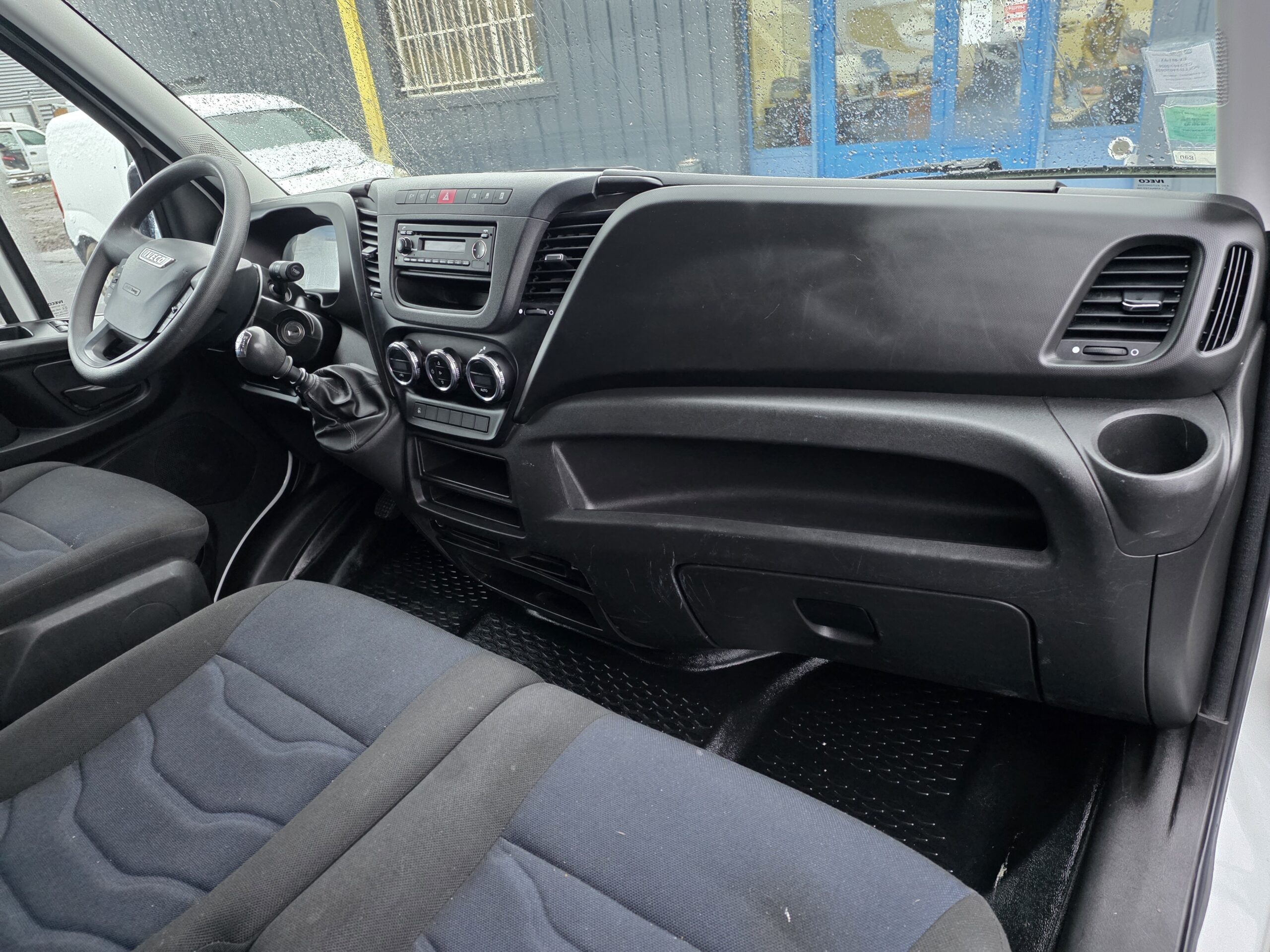 
								IVECO 35C15 3L CAISSE 20m3 150CV plein									