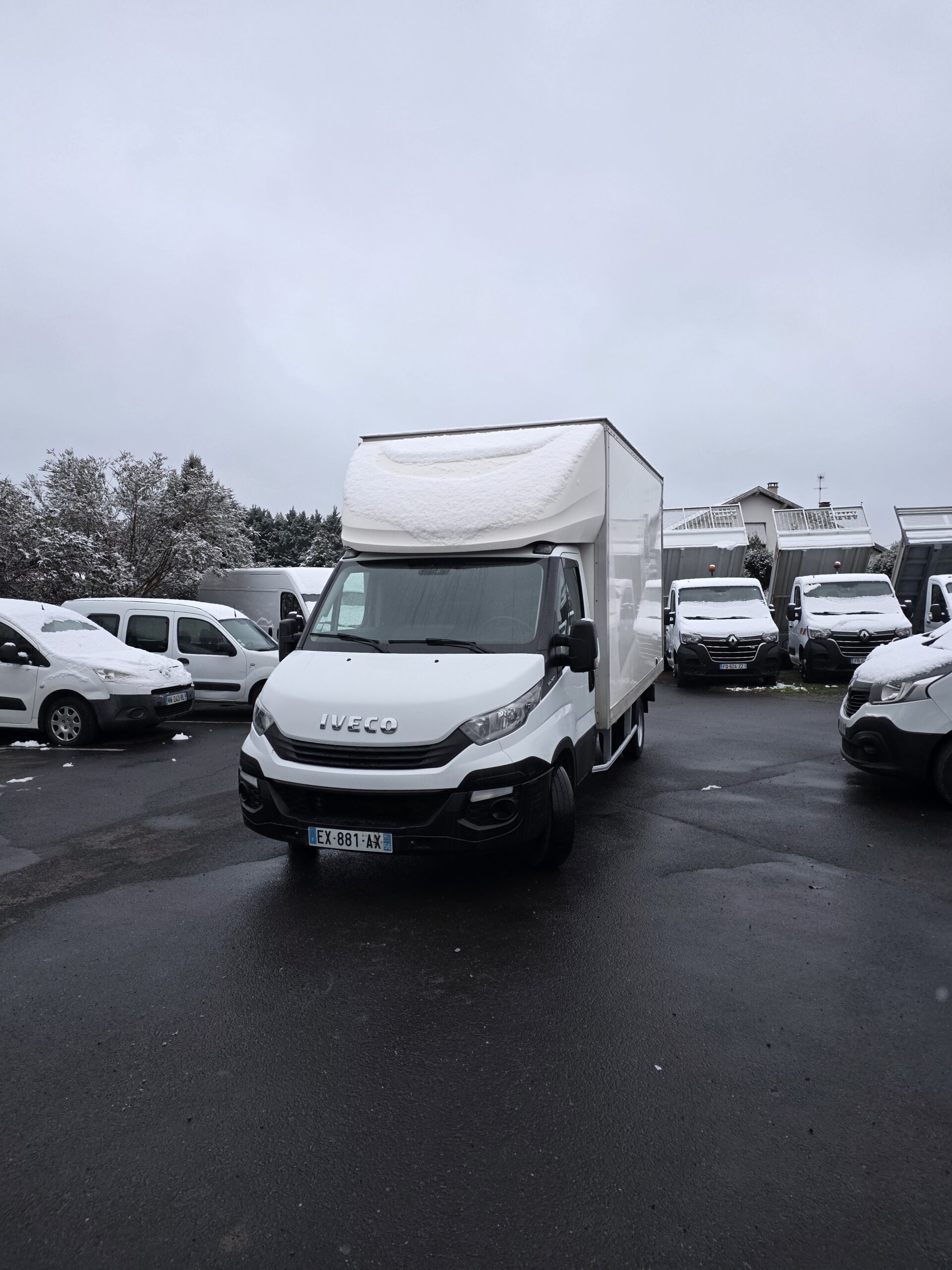
								IVECO 35C15 3L CAISSE 20m3 150CV plein									