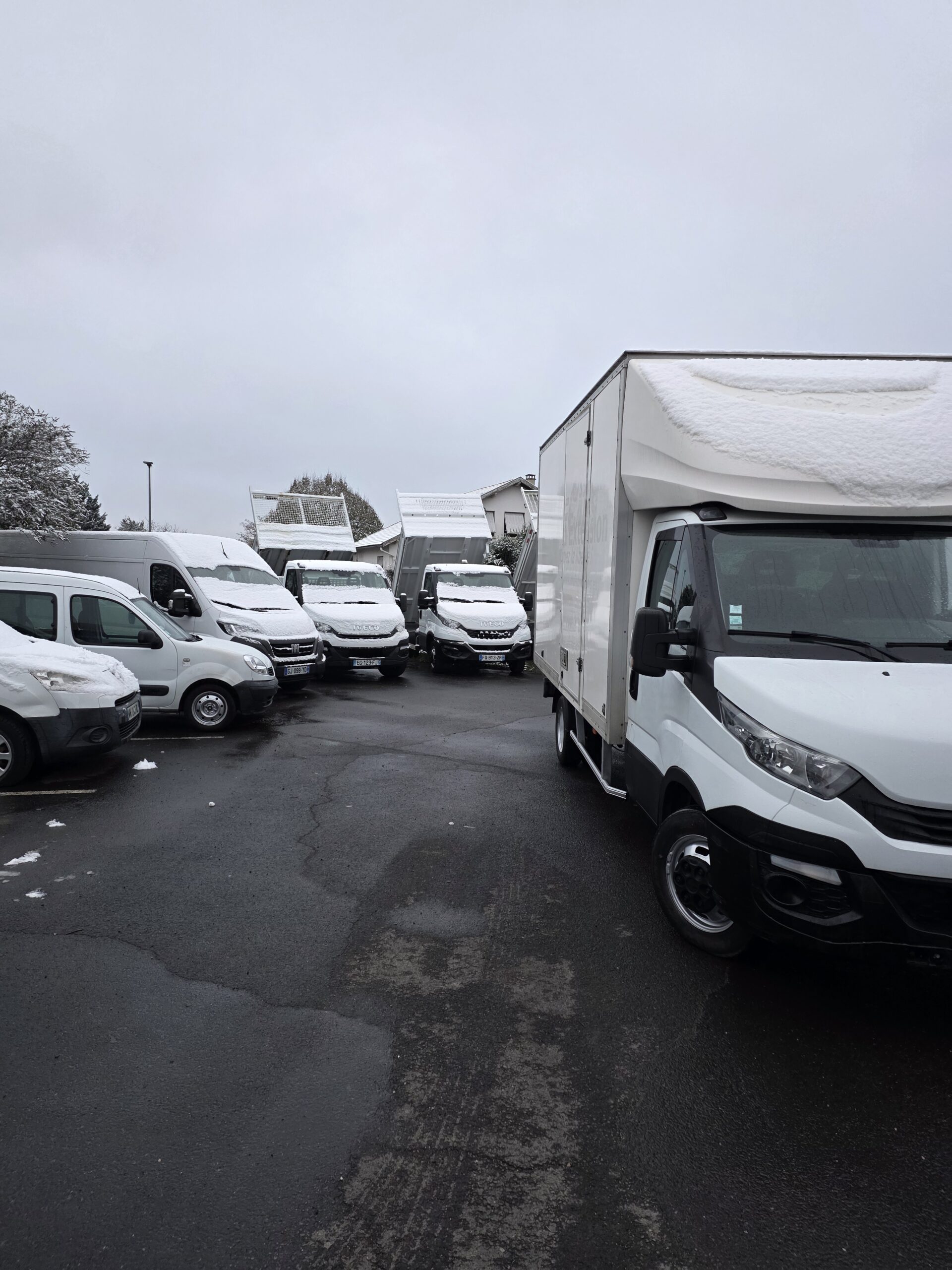 
								IVECO 35C15 3L CAISSE 20m3 150CV plein									