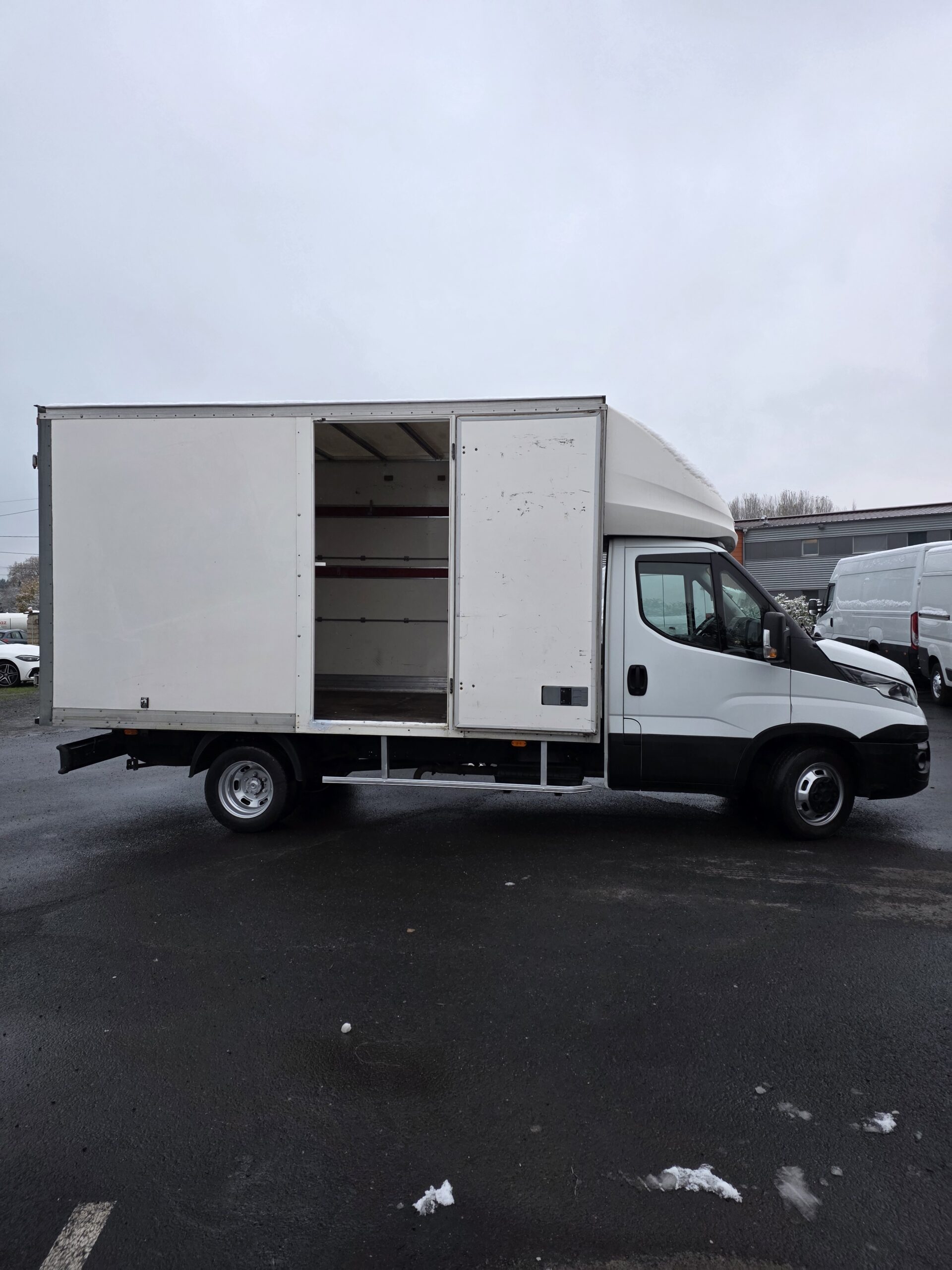 
								IVECO 35C15 3L CAISSE 20m3 150CV plein									