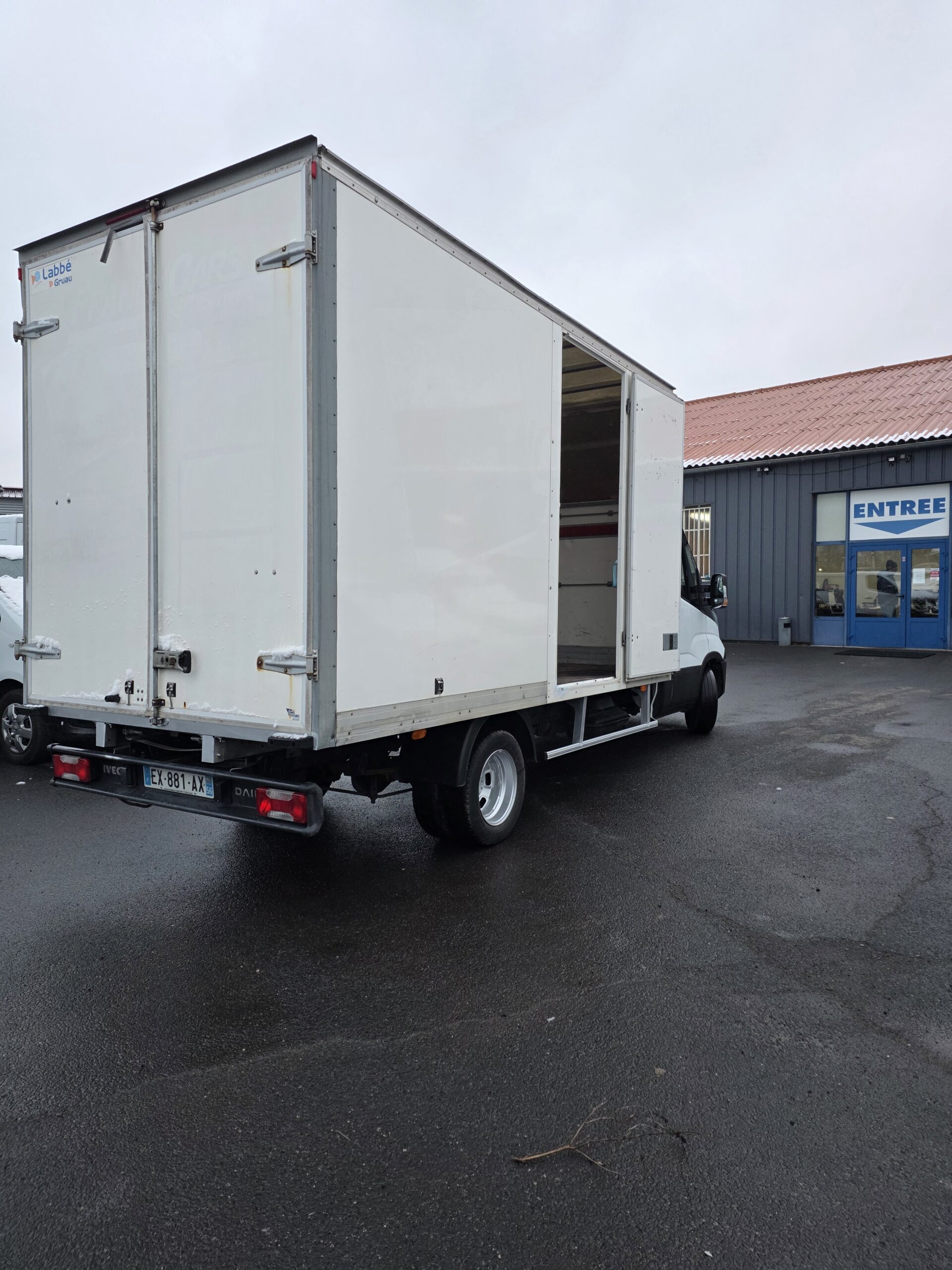 
								IVECO 35C15 3L CAISSE 20m3 150CV plein									