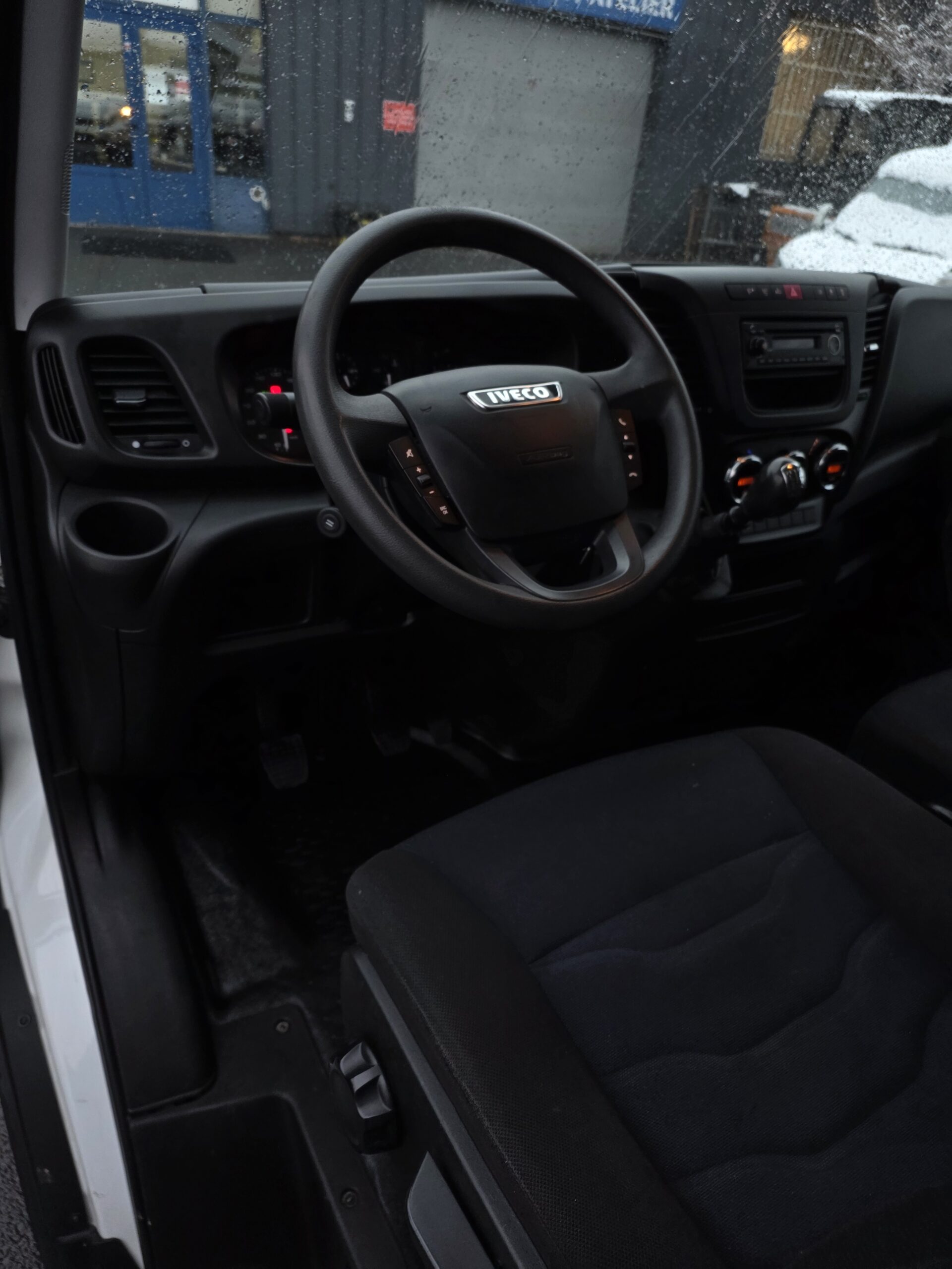 
								IVECO 35C15 3L CAISSE 20m3 150CV plein									