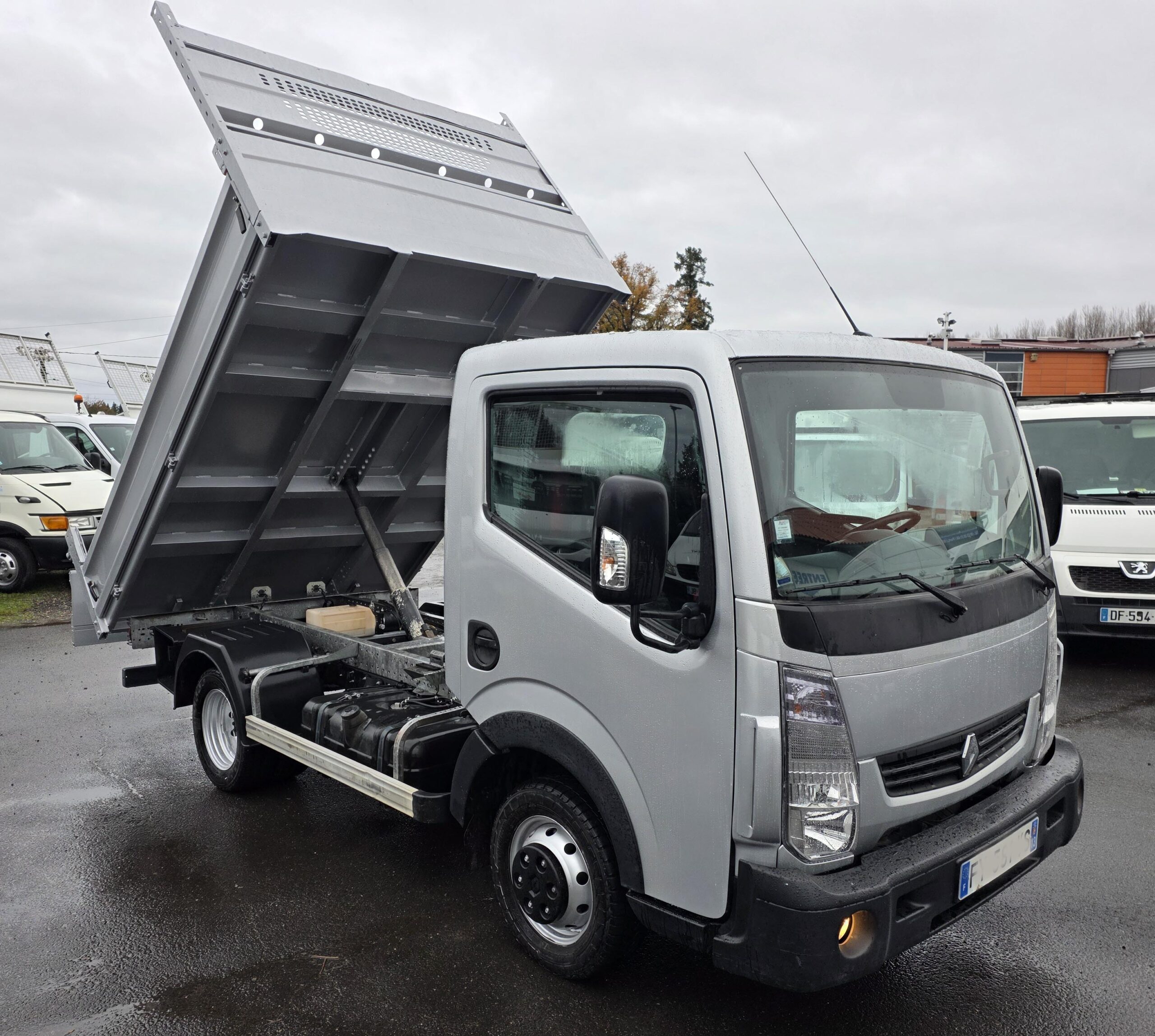 
								NISSAN MAXITY 3L 130CV 2021 130000KMS plein									